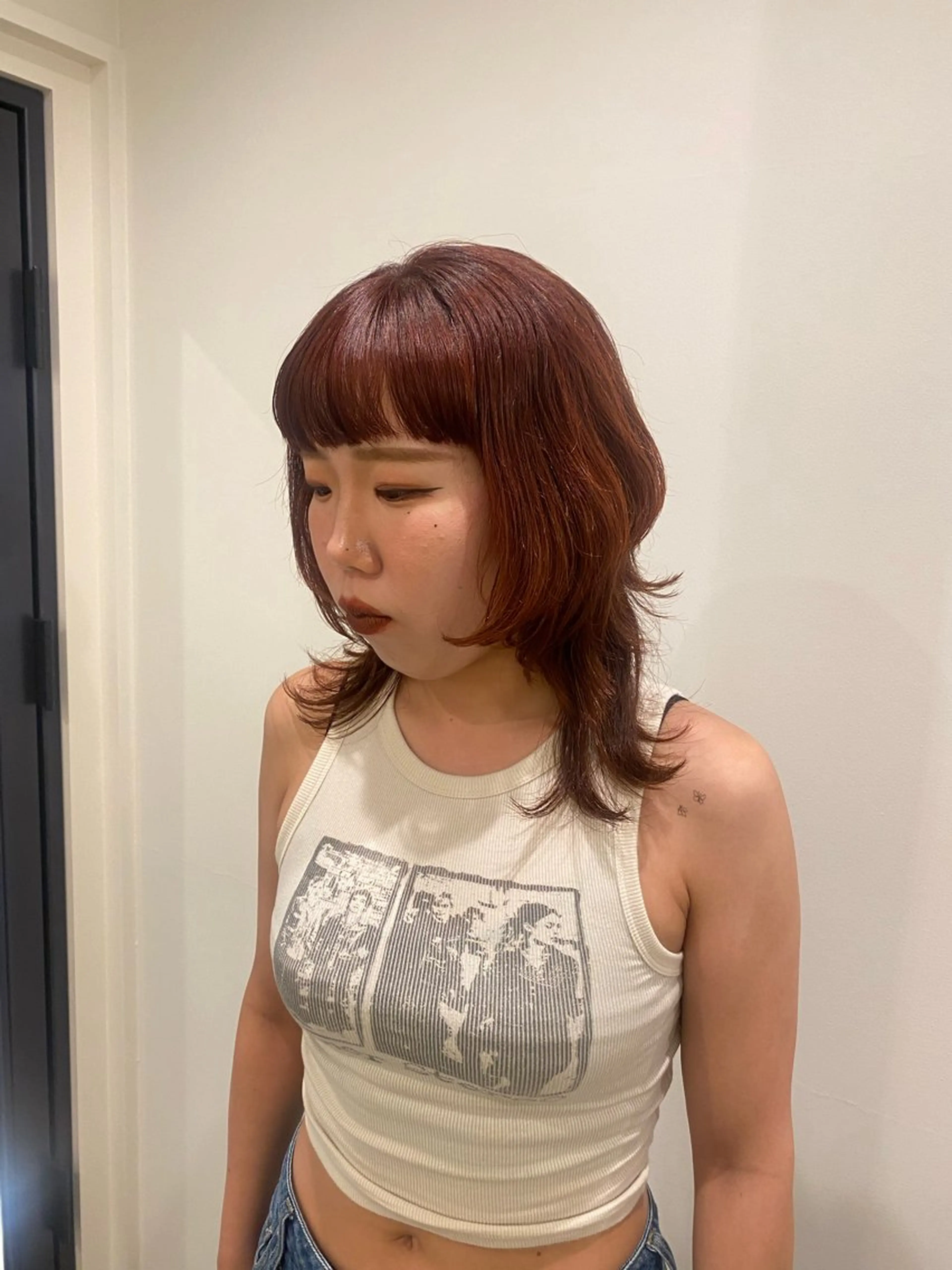 ミディアム カラー ピンクカラー レッドカラー レイヤーカット ウルフカット カット ヘアカラー トリートメント 🍑 モモカ🍑のヘアスタイル