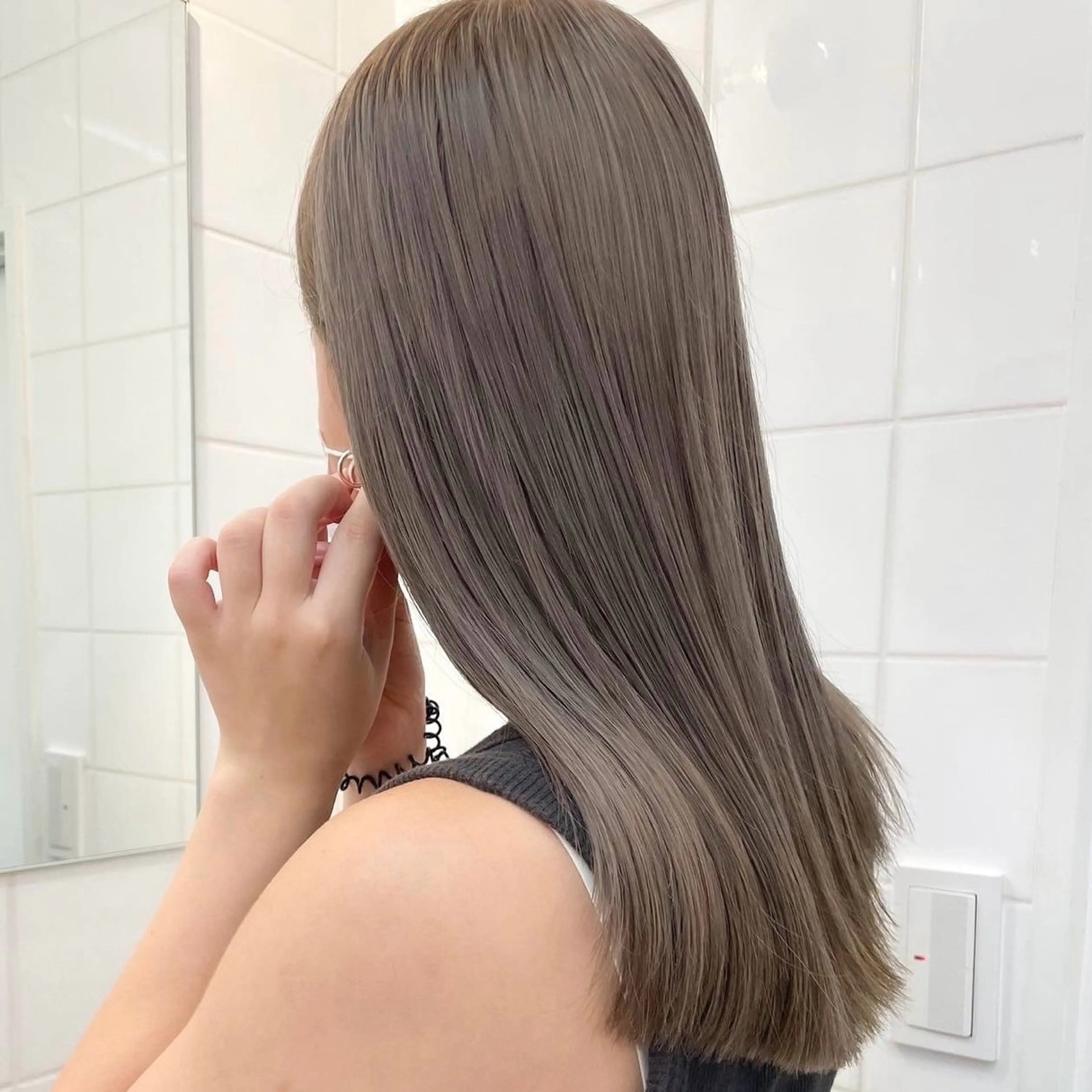 セミロング カラー カット ヘアカラー トリートメント GO TODAY SHAiRE SALON 原宿本店所属・ブリーチ/レイヤー ハッシュカット/河内のヘアスタイル