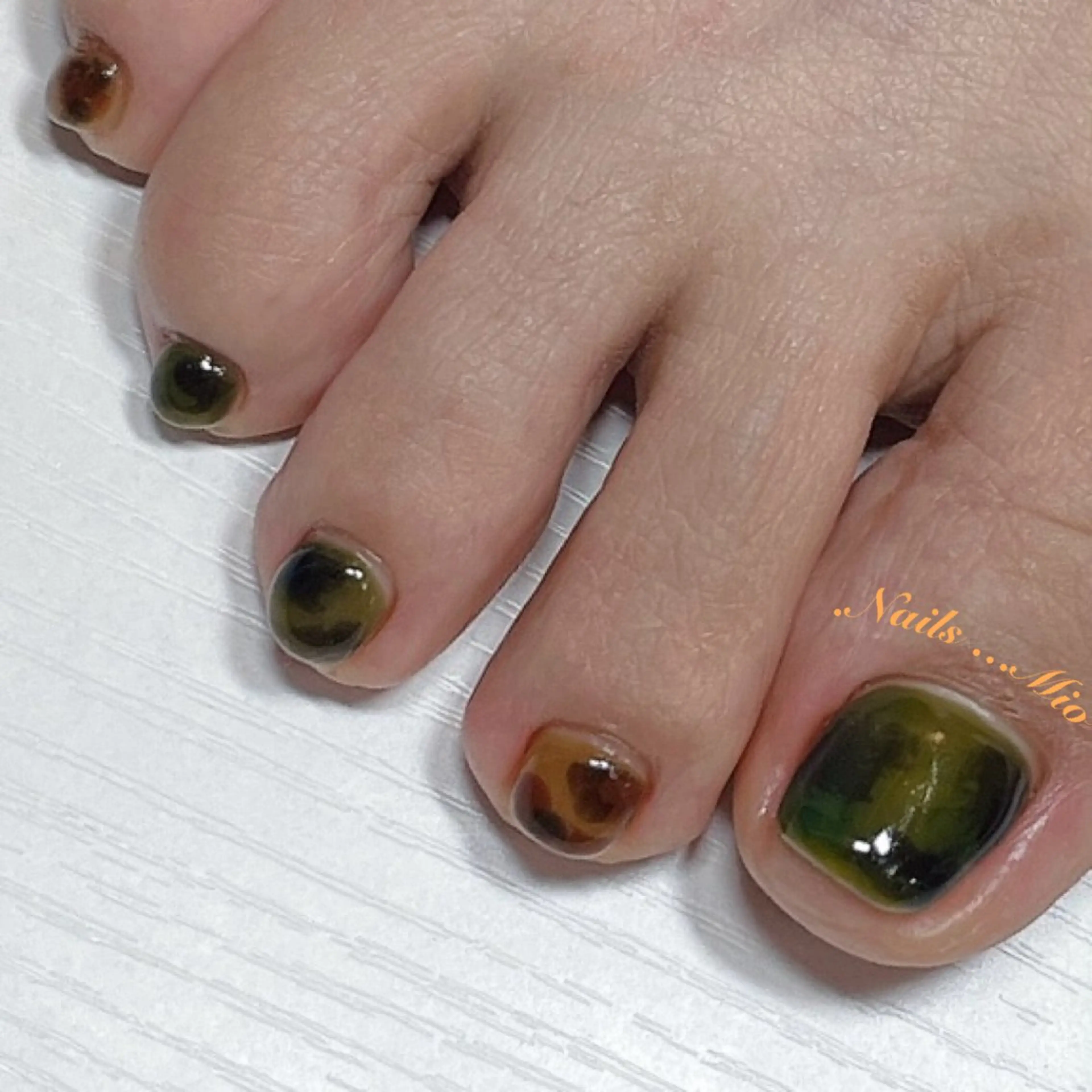 ネイル アートネイル べっ甲ネイル フットネイル .Nails Mio 赤羽西ネイルサロンのネイルデザイン