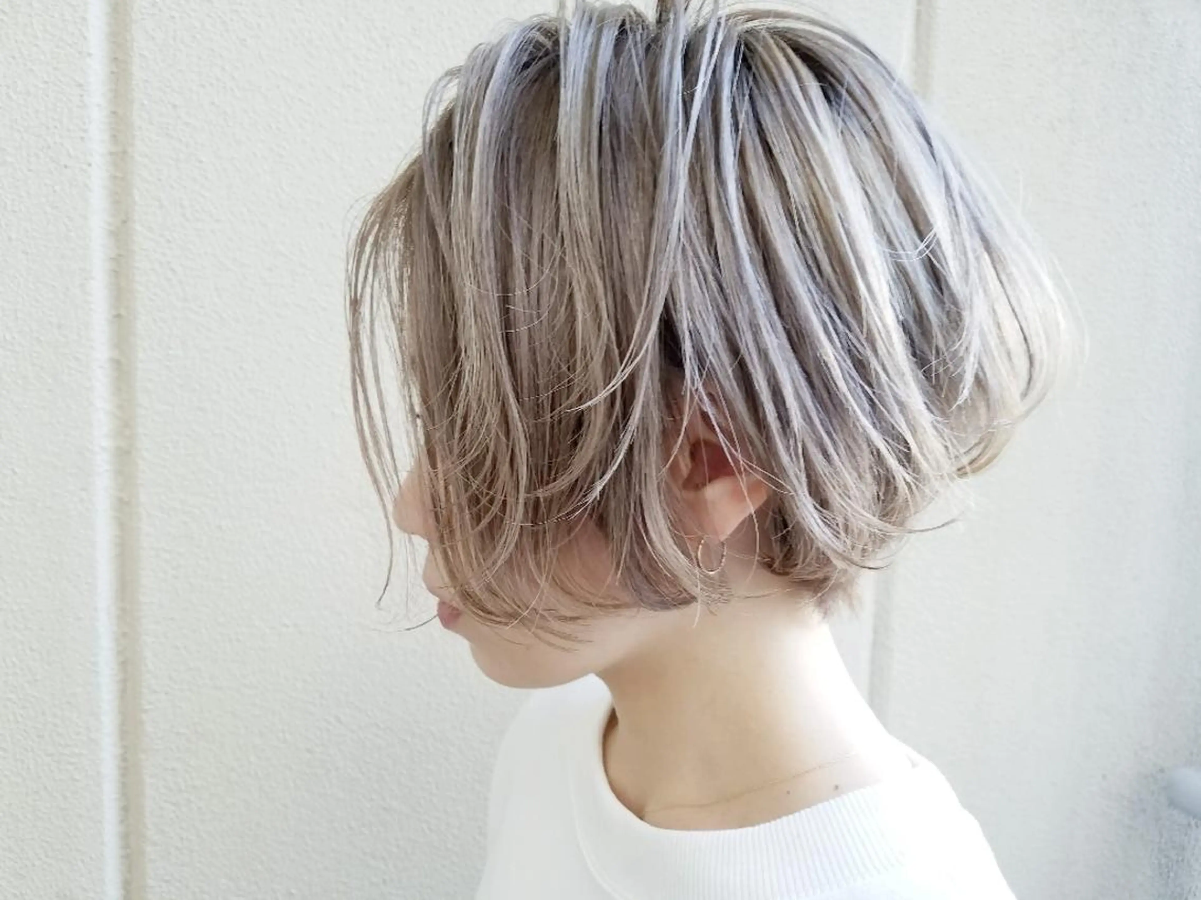 ショート カラー ブリーチ 透明感カラー ウルフ、ボブ美容師 今井のヘアスタイル