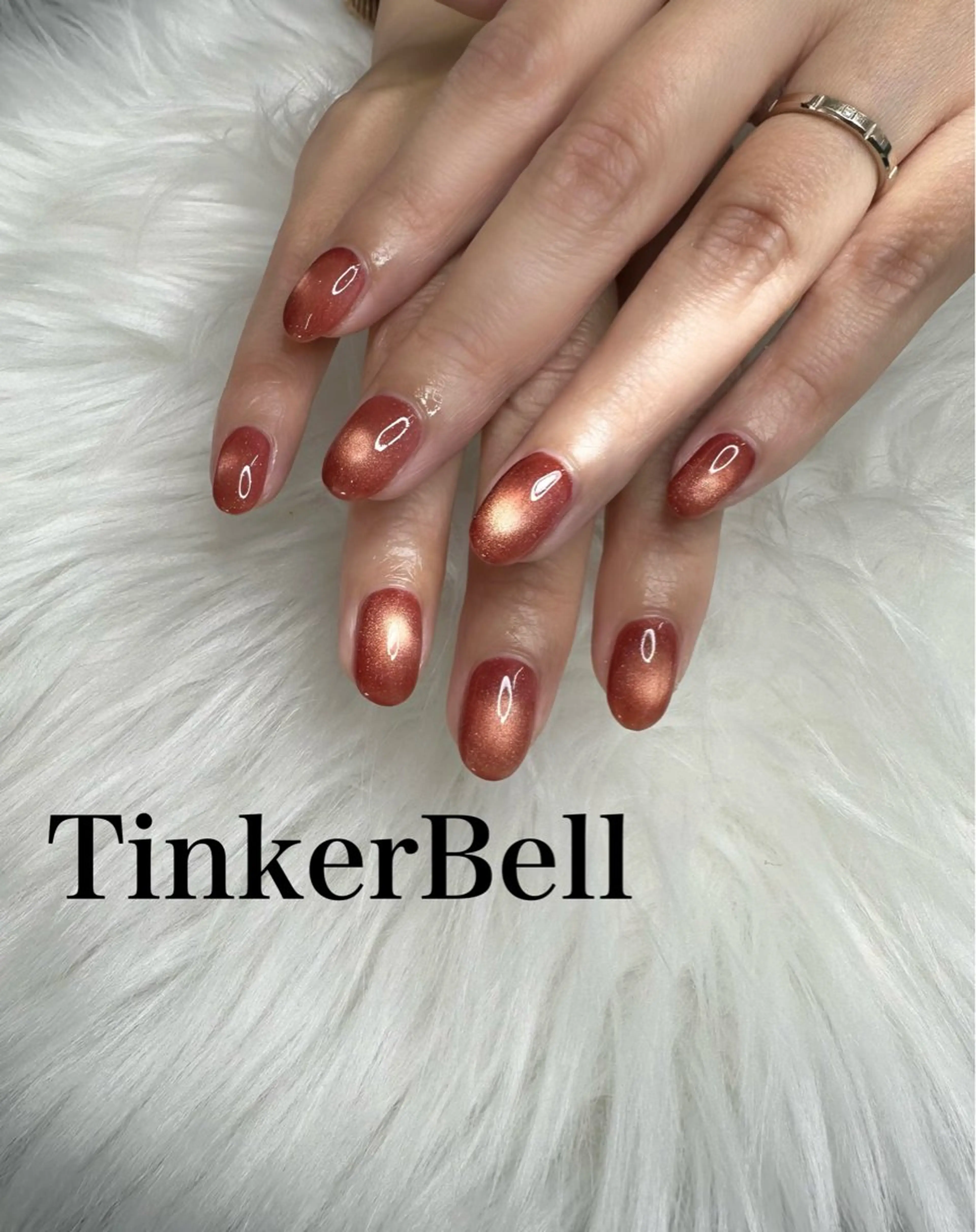 ネイル マグネットネイル 赤色 ハンドネイル Tinker Bellのネイルデザイン