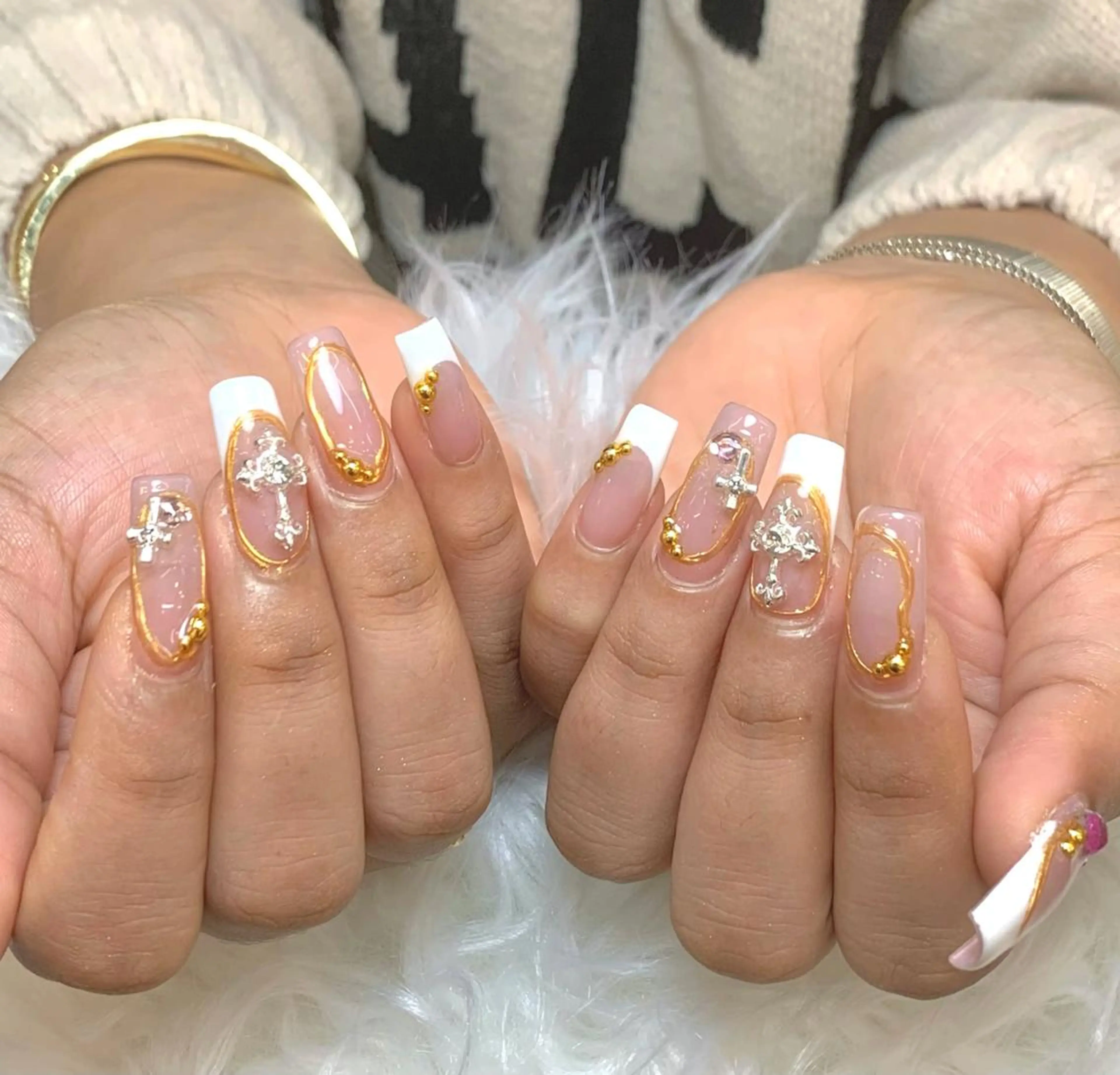 ネイル アートネイル クリアネイル 長さ出し フレンチネイル ゴールド ハンドネイル ハンドケア ヒユ ビューティーのネイルデザイン