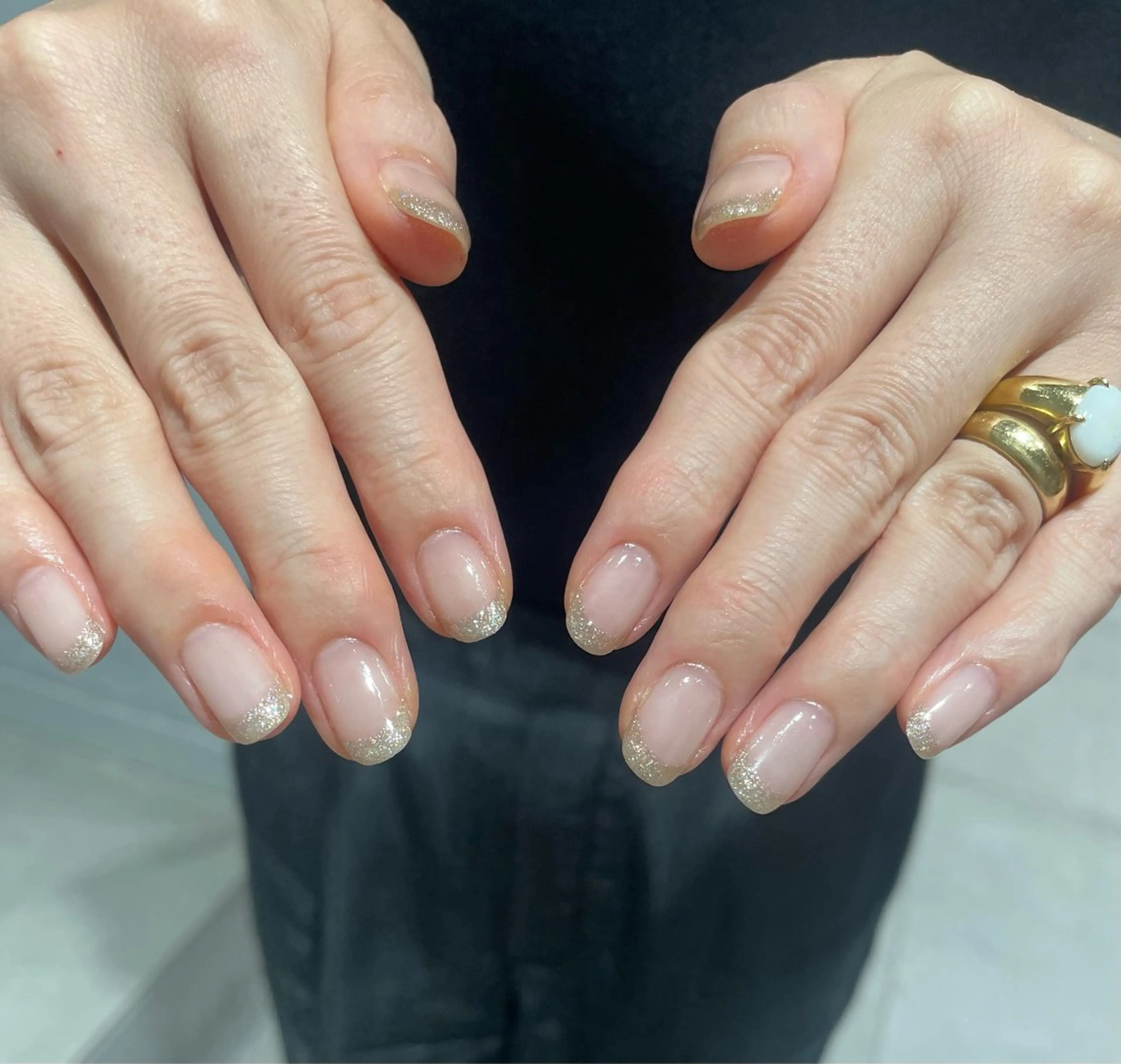 ネイル フレンチネイル ラメ(グリッター) ハンドネイル NOA⌇ para gelのネイルデザイン