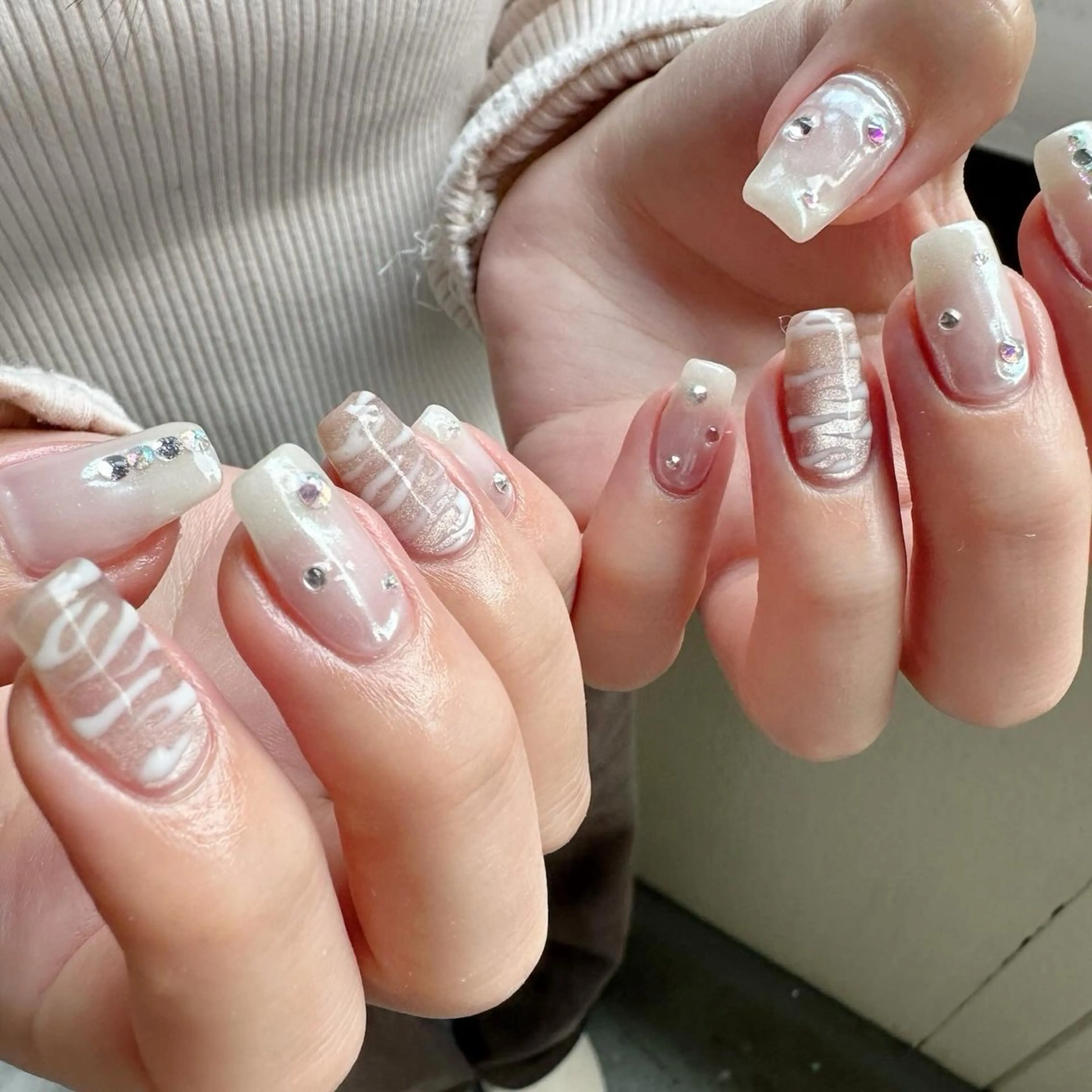 ネイル アニマル柄 氷ネイル・うるうるネイル 韓国ネイル マグネットネイル ニュアンスネイル 🪞KAPE NAIL 🪞のネイルデザイン