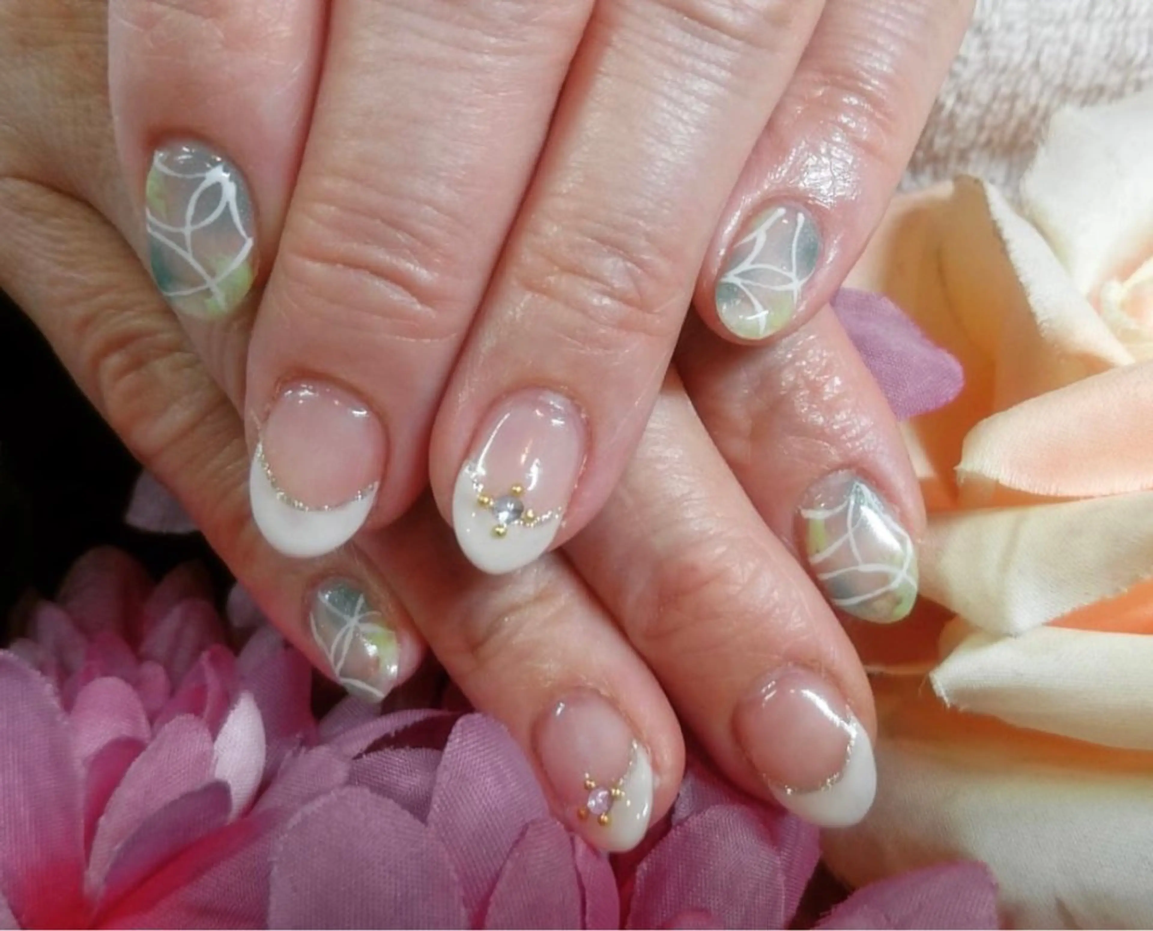 ネイル フレンチネイル ニュアンスネイル eyenailist NANAのネイルデザイン