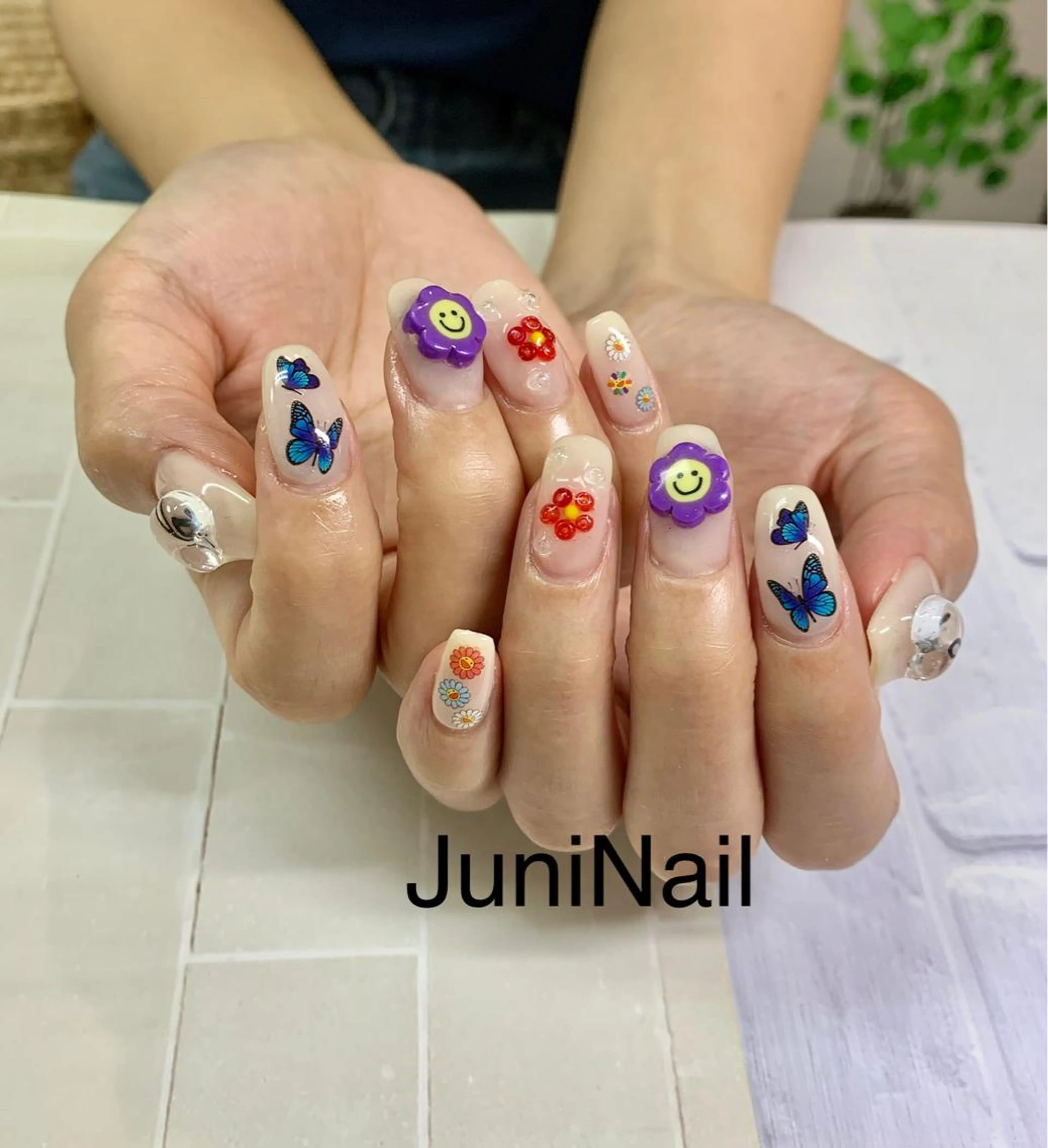 ネイル オーロラネイル クリアネイル フラッシュネイル フレンチネイル 氷ネイル・うるうるネイル ハンドネイル JuniNail 주니네일🇰🇷suのネイルデザイン