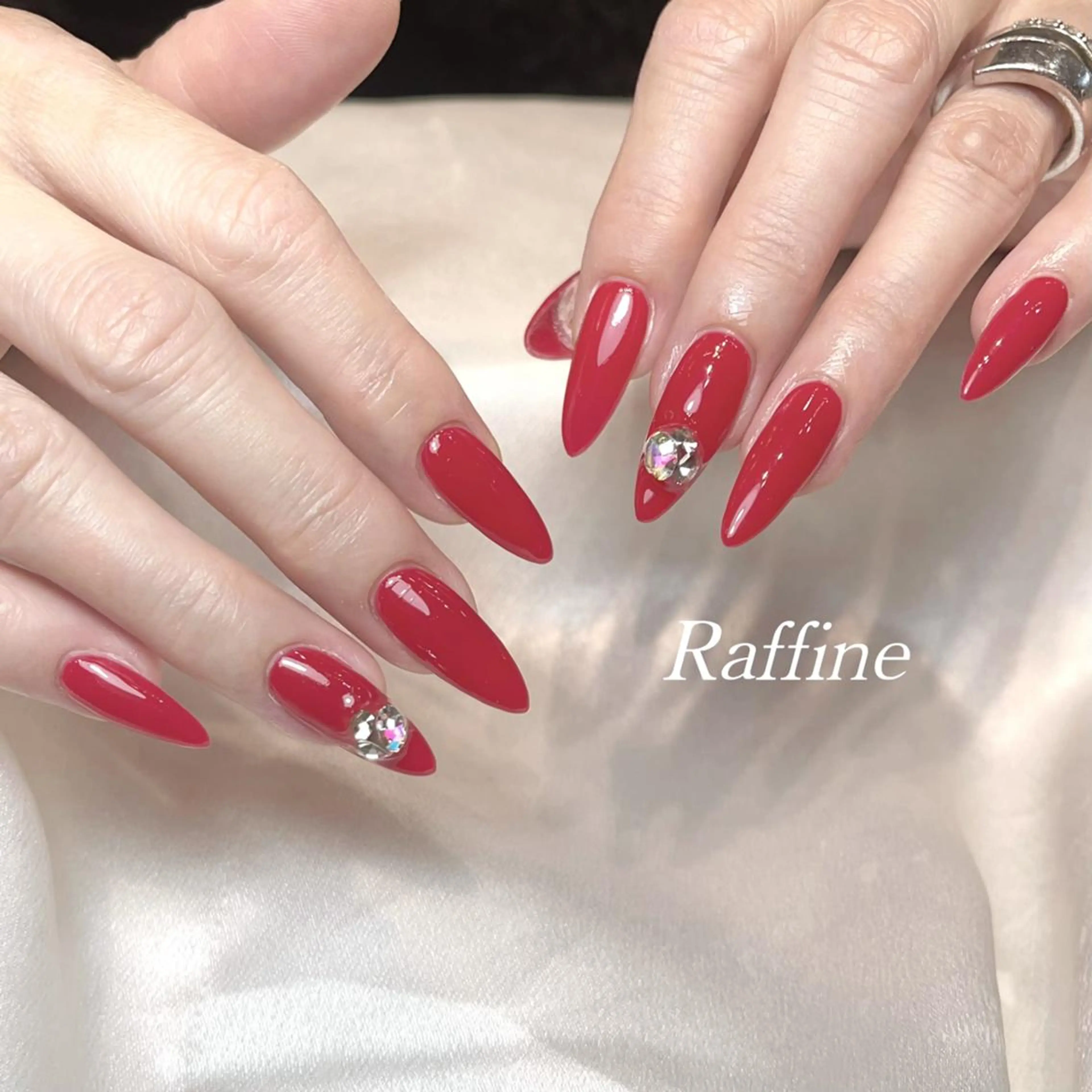 ネイル ハンドネイル RAFFINE 月🦋🩵のネイルデザイン