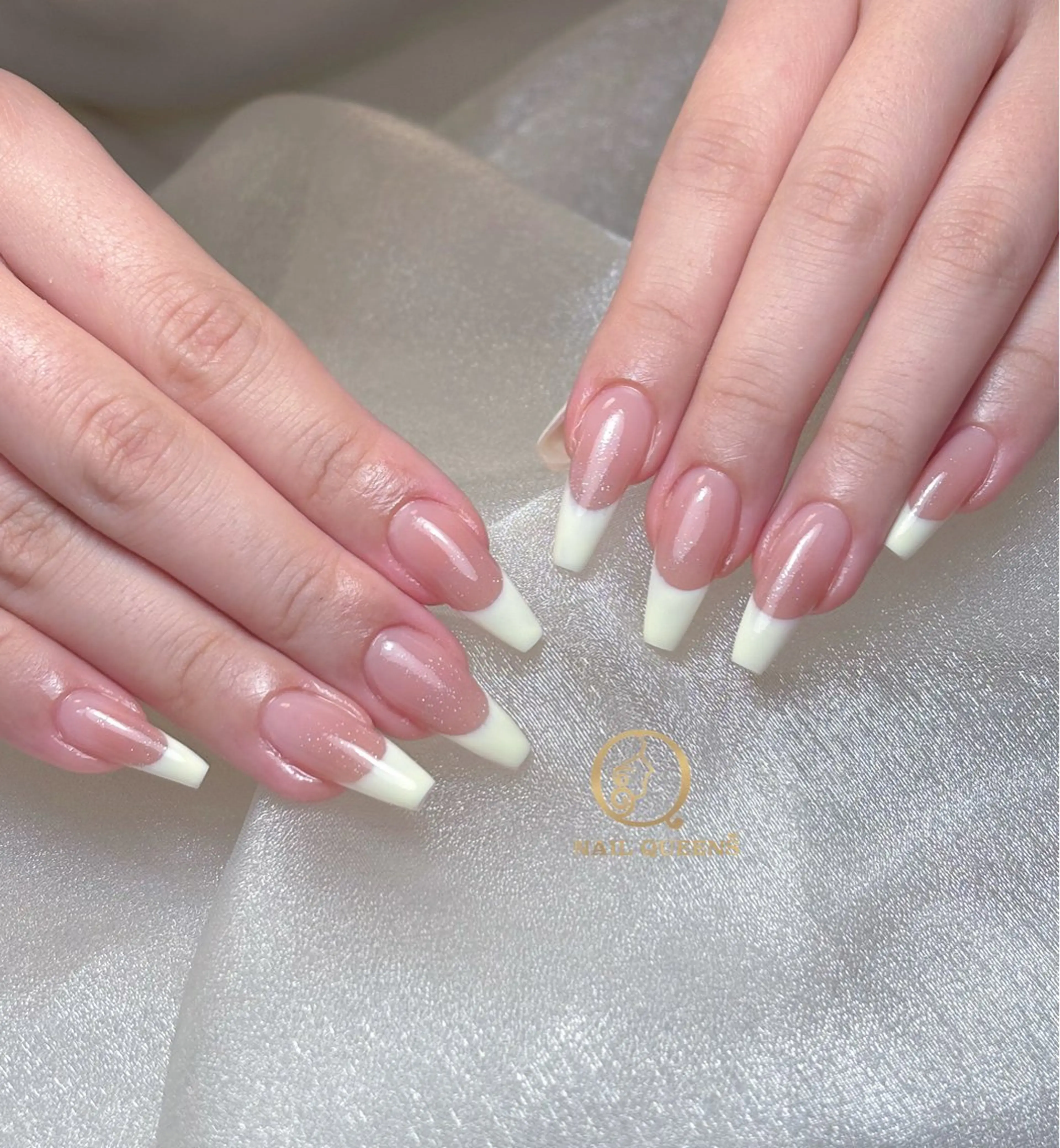 ネイル フレンチネイル グラデーション ネイル👑クイーンズ NailQueensのネイルデザイン