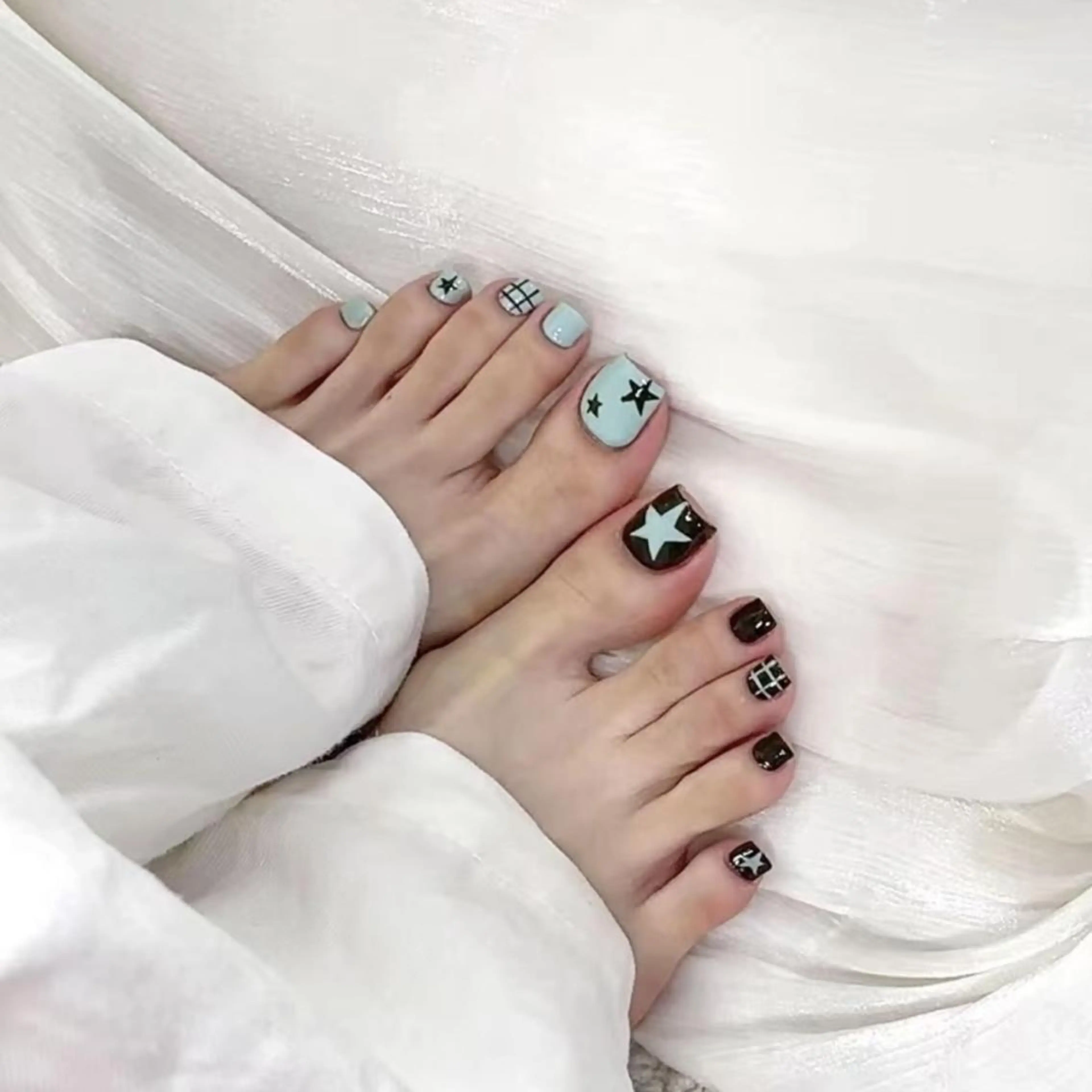 ネイル フットネイル フレンチネイル ジェルネイル ガラスフレンチ 韓国ネイル フットネイル ハンドケア MoriseNail 表参道 Ninaになのネイルデザイン