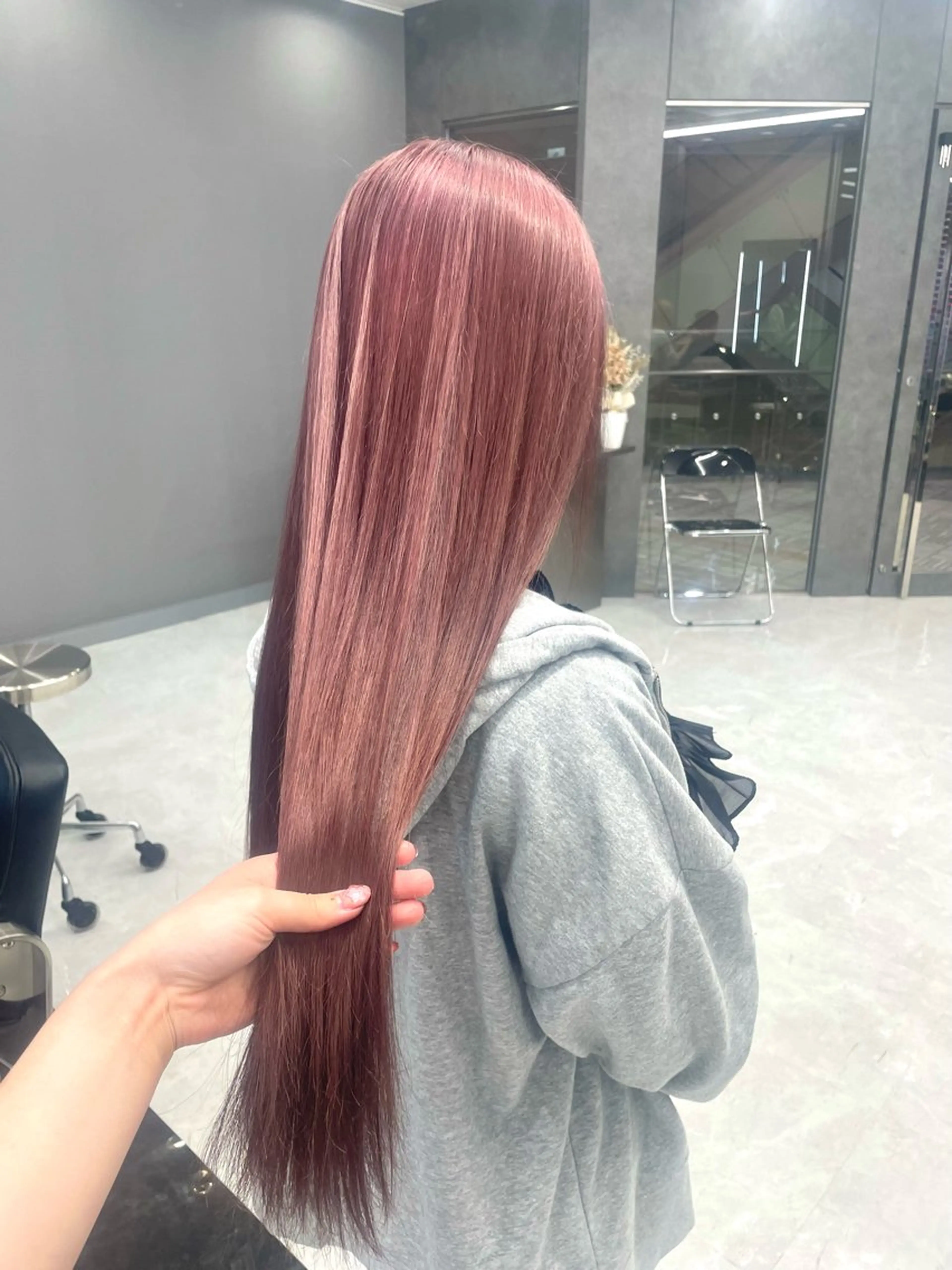 ロング カラー ブリーチ ケアブリーチ ダブルカラー ハイトーンカラー ピンクカラー メンズウルフ🐺♡ ピンク♡ヘアメ🎀のヘアスタイル