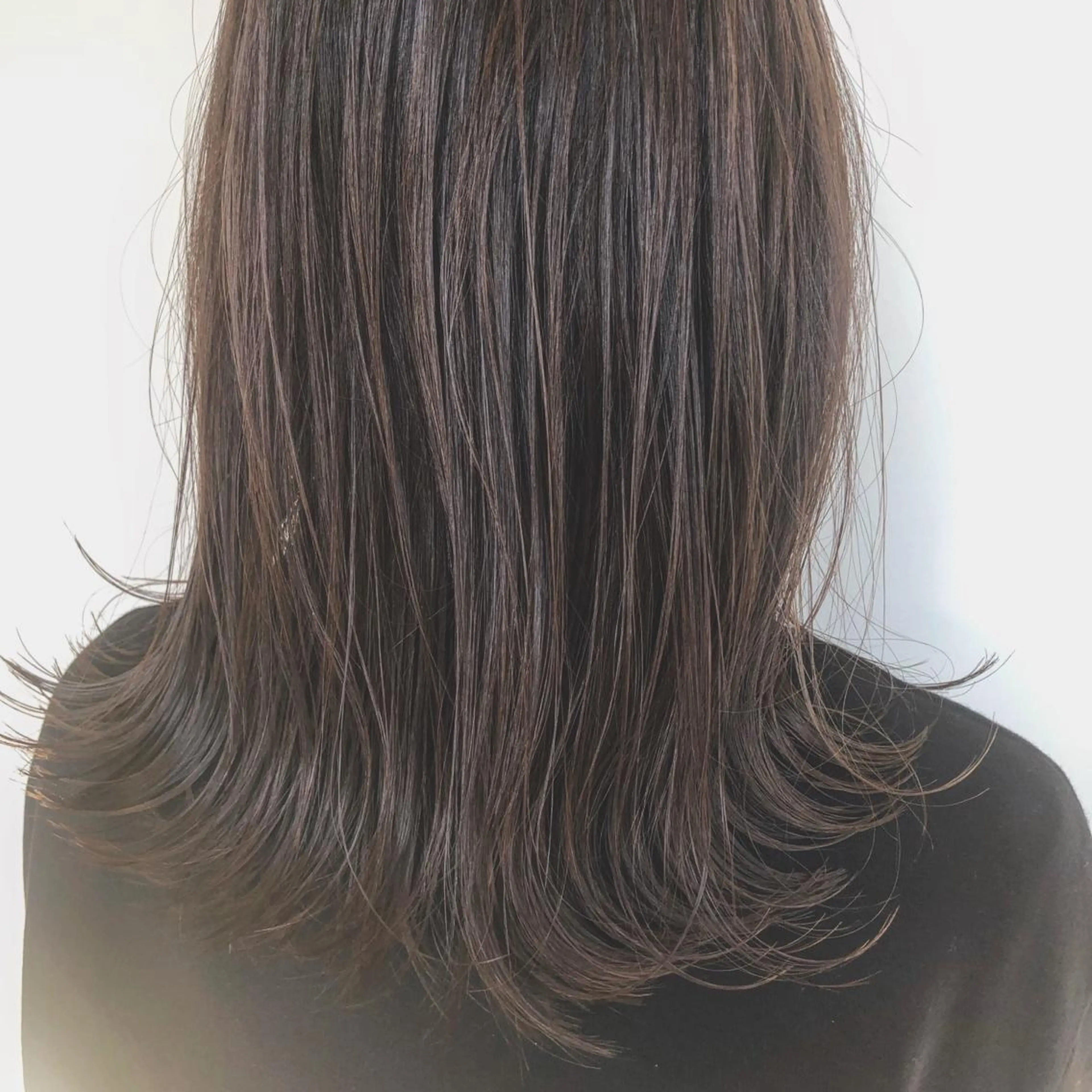 セミロング カラー 青とそら いしざかのヘアスタイル