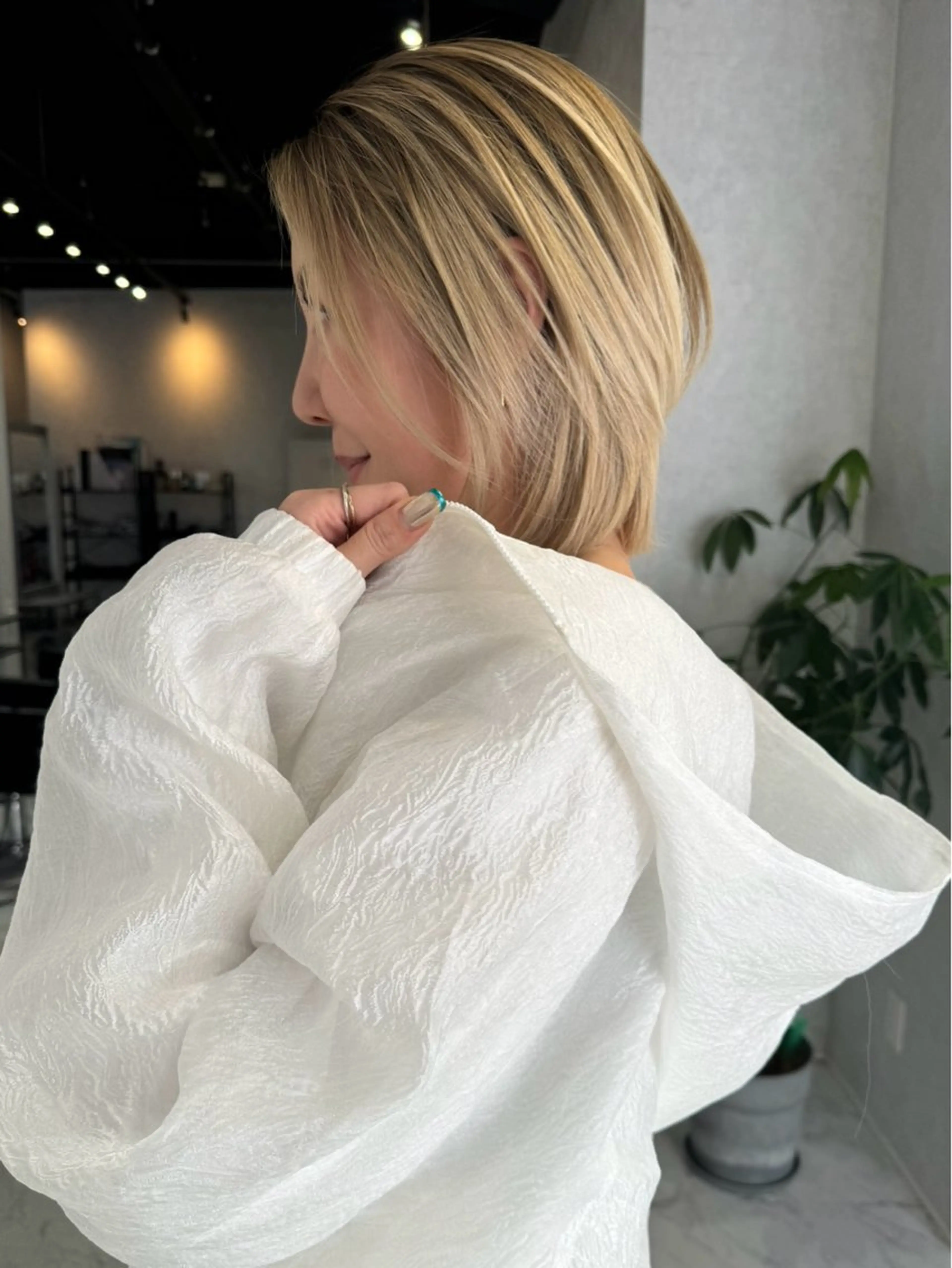 ミディアム カラー ヘアアレンジ バレイヤージュ ブリーチ ダブルカラー ハイライトカラー ハイトーンカラー カット ヘアカラー トリートメント アンドウ ユウ/ レイヤーカット/韓国のヘアスタイル