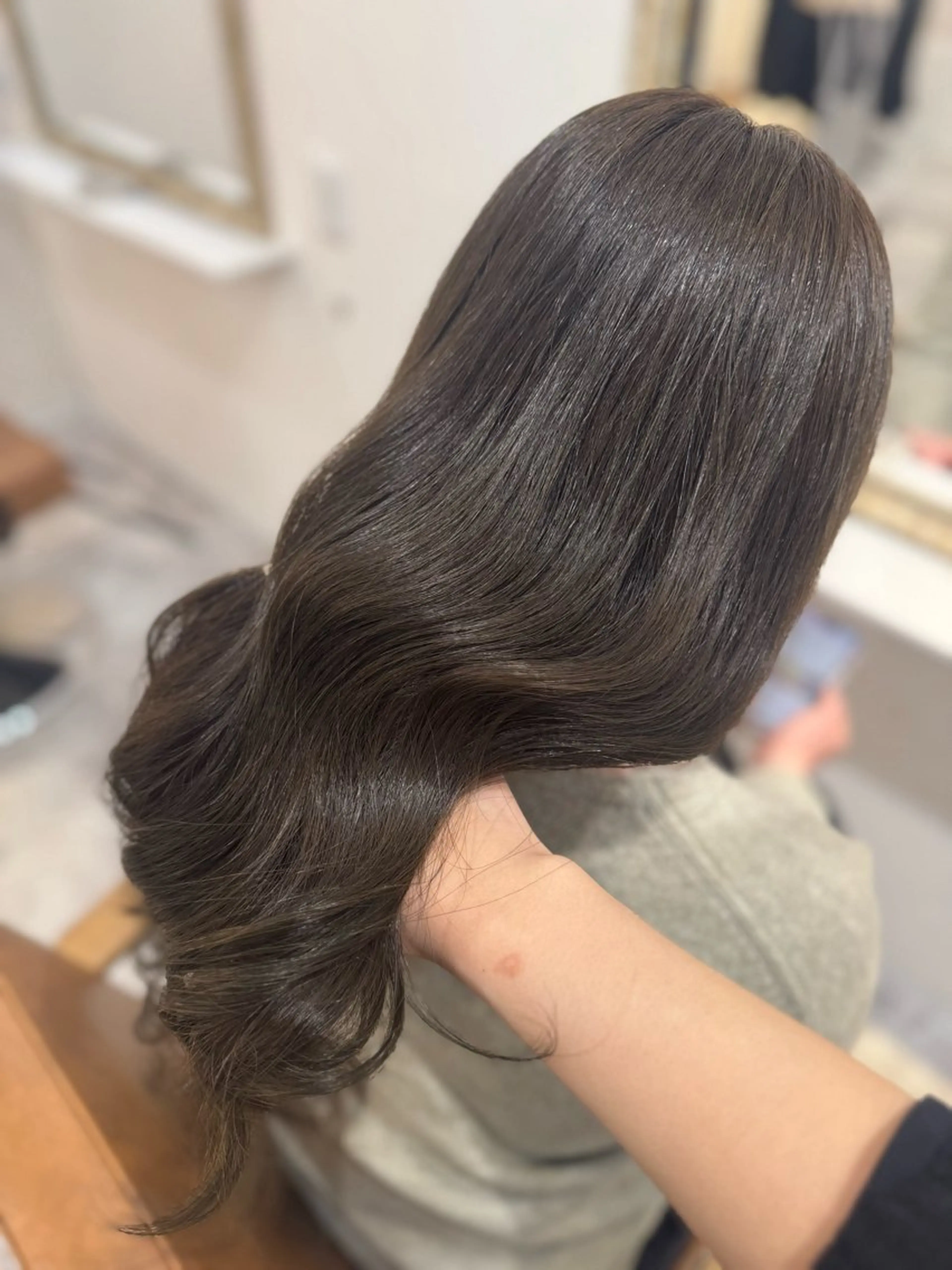 ロング カラー ベージュカラー ブリーチ ブラウンカラー 透明感カラー ダブルカラー 赤み無し柔らかカラー 【梅田】madokaのヘアスタイル