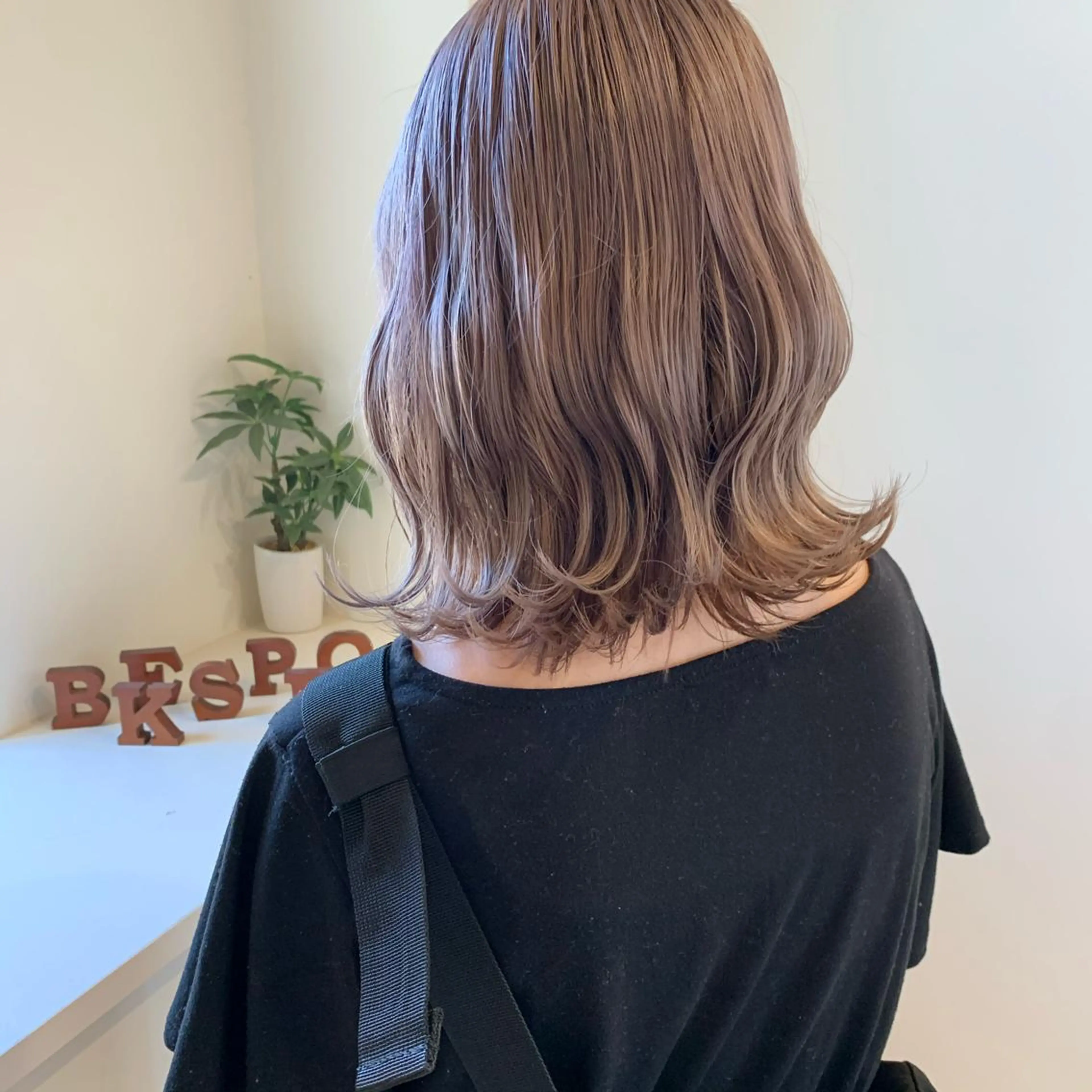 カラー ベージュカラー ミルクティーベージュ ヘアカラー Maison所属・清水 亮太／赤み消しカラーのヘアスタイル