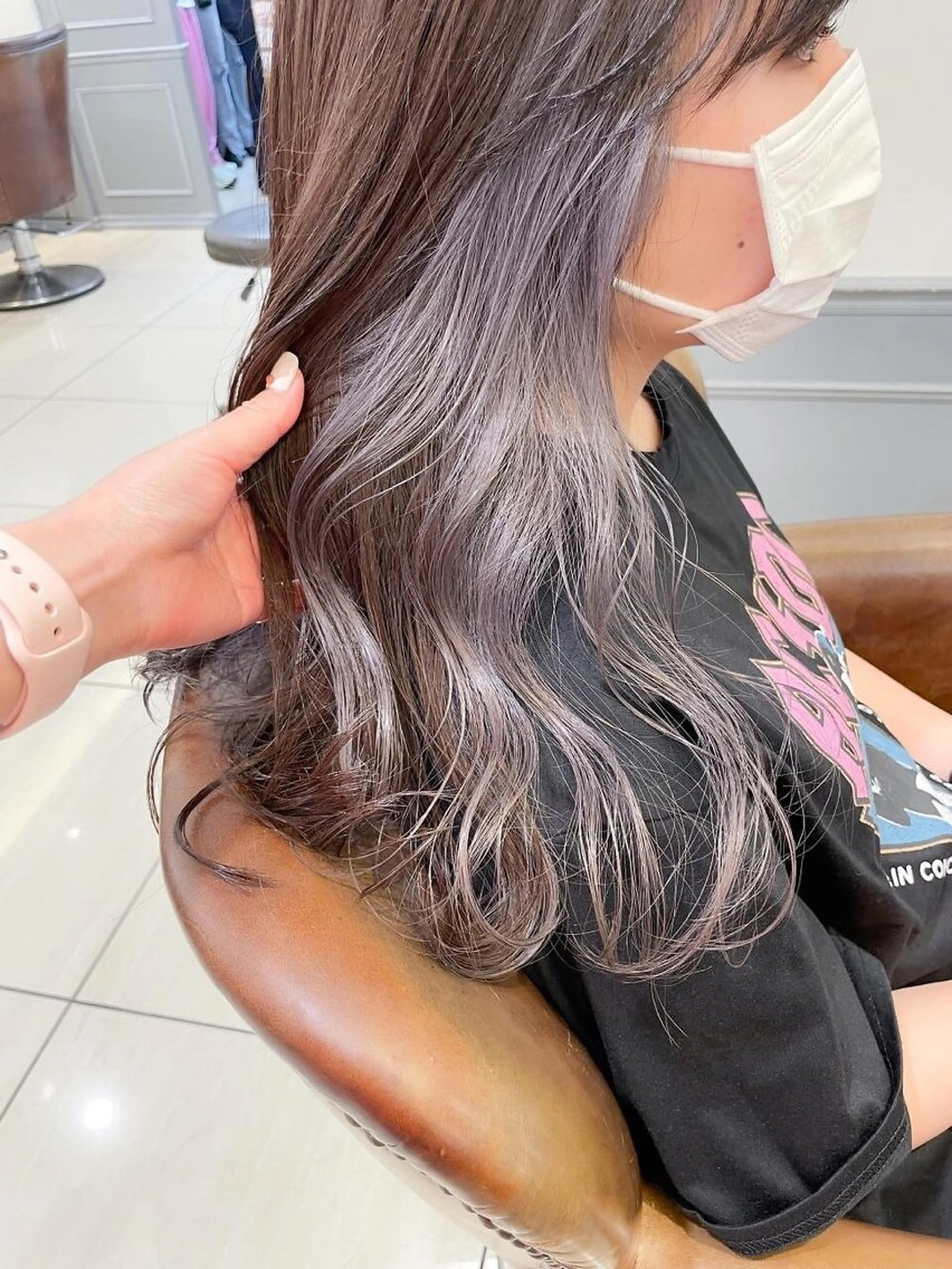 ロング カラー インナーカラー シルバー ホワイトシルバー ヘアカラー ✨カラー支持No.1 🧸ワキ カナコ🧸のヘアスタイル