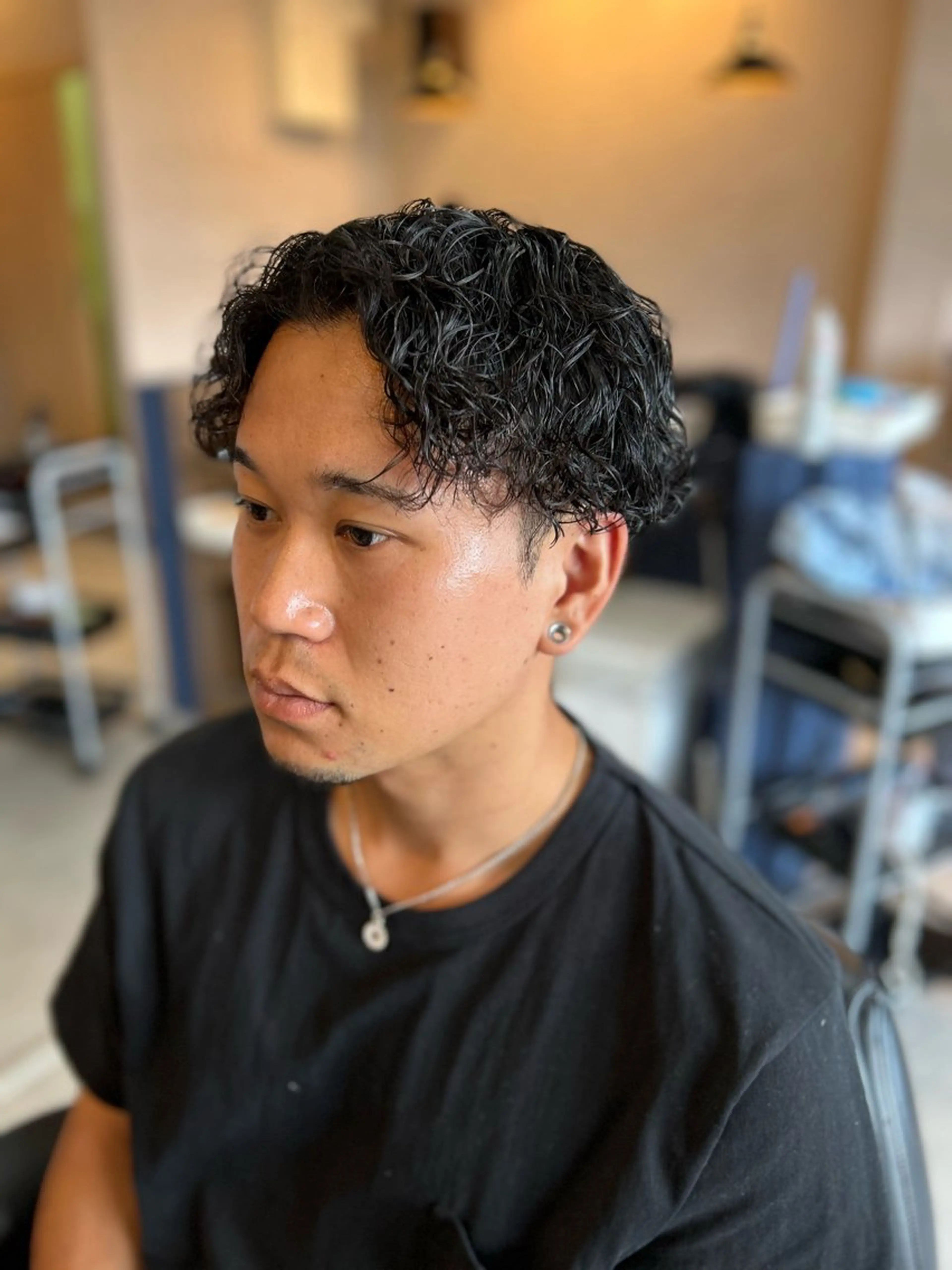 ミディアム パーマ メンズ 波巻きパーマ カット パーマ ヘアセット THEBARBER TEN所属・伊禮 海凪のヘアスタイル
