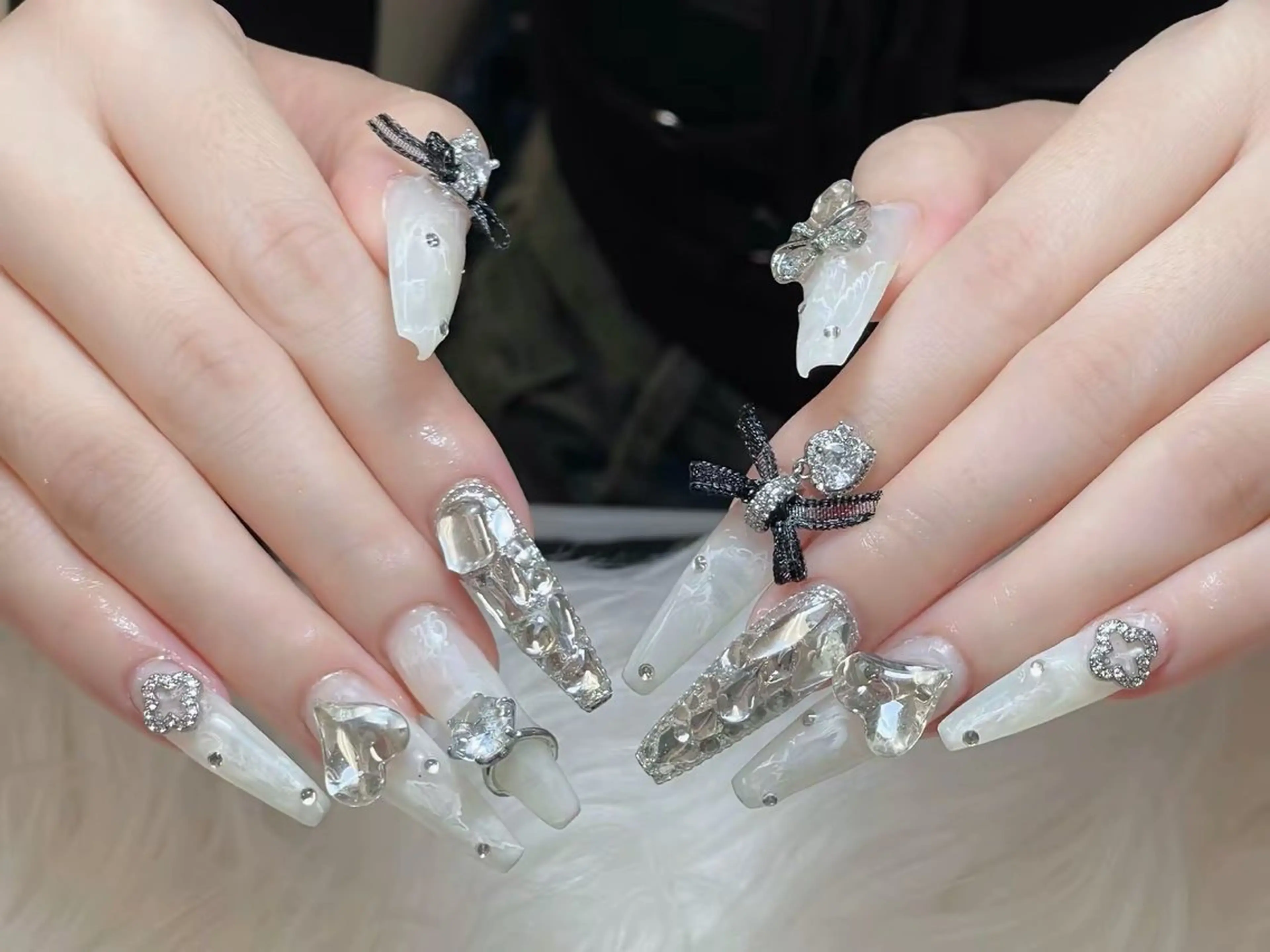 ネイル チークネイル フレンチネイル グラデーション キラキラネイル 韓国ネイル ハンドネイル HIKARI HANA NAIL所属・HIKARIHANA NAILのネイルデザイン