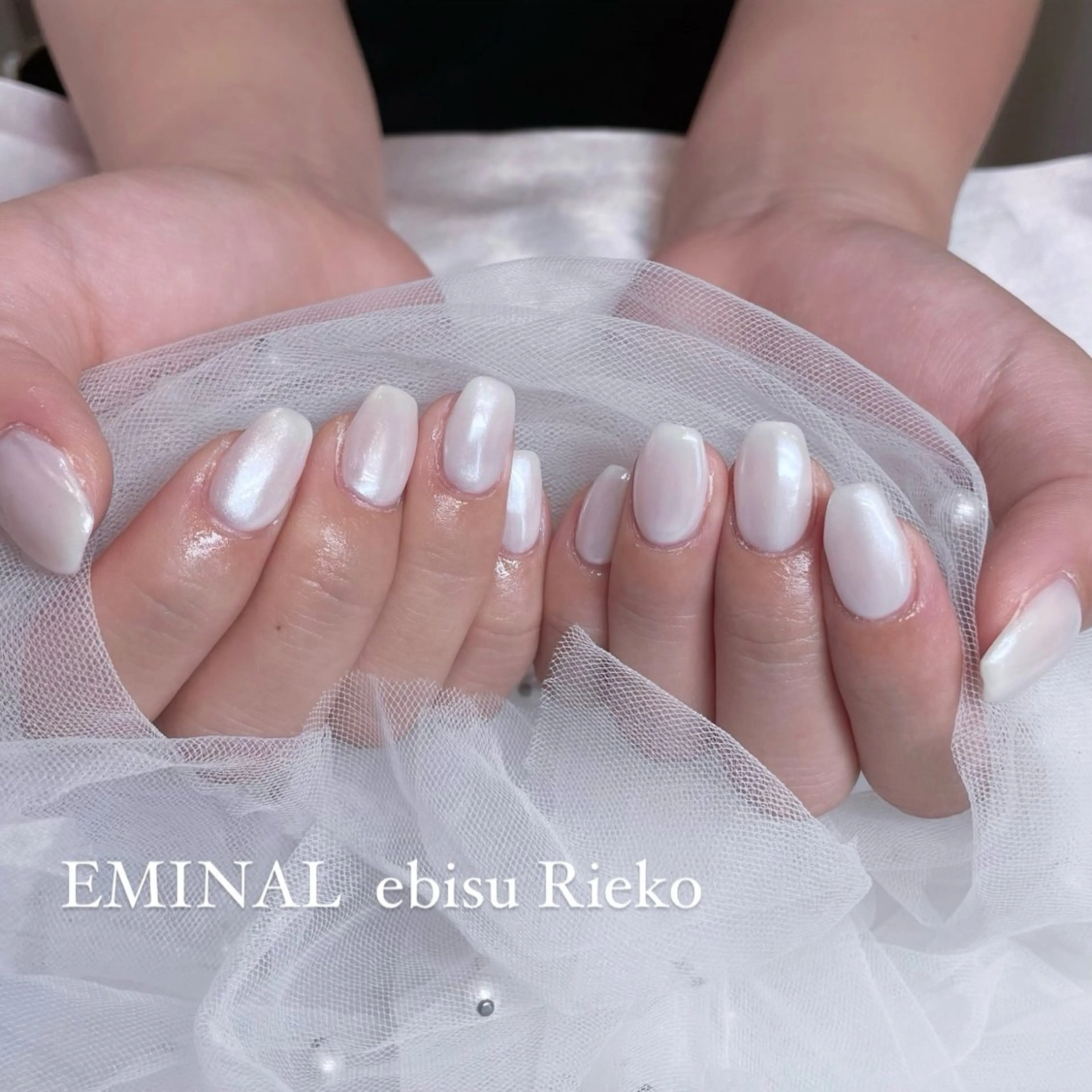ネイル オーロラネイル ホワイト ハンドネイル Rieko EMINAL恵比寿のネイルデザイン