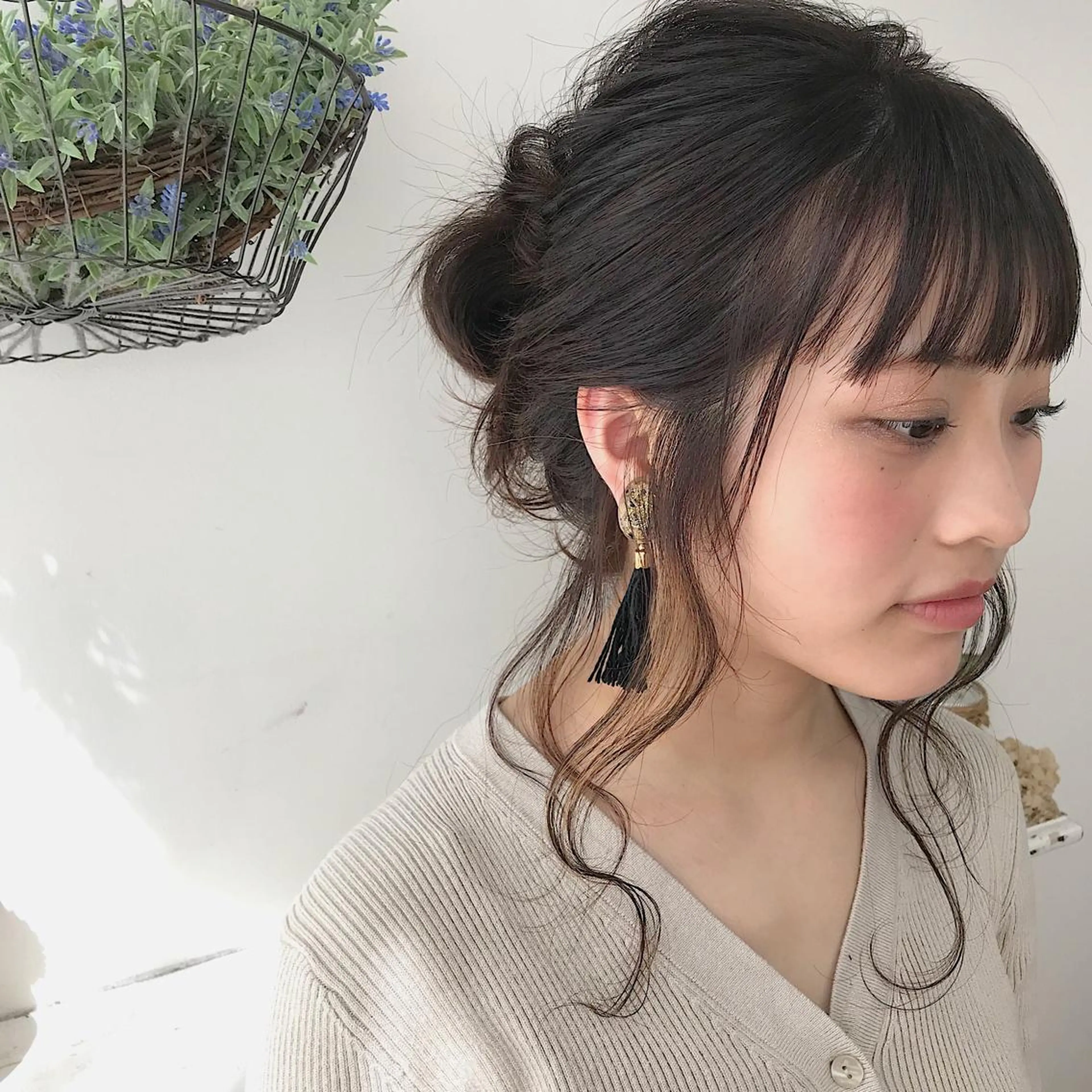 ロング カラー お団子ヘア ハイライトカラー ハイライト ヘアカラー トリートメント レイヤー/顔周り /AKARIのヘアスタイル