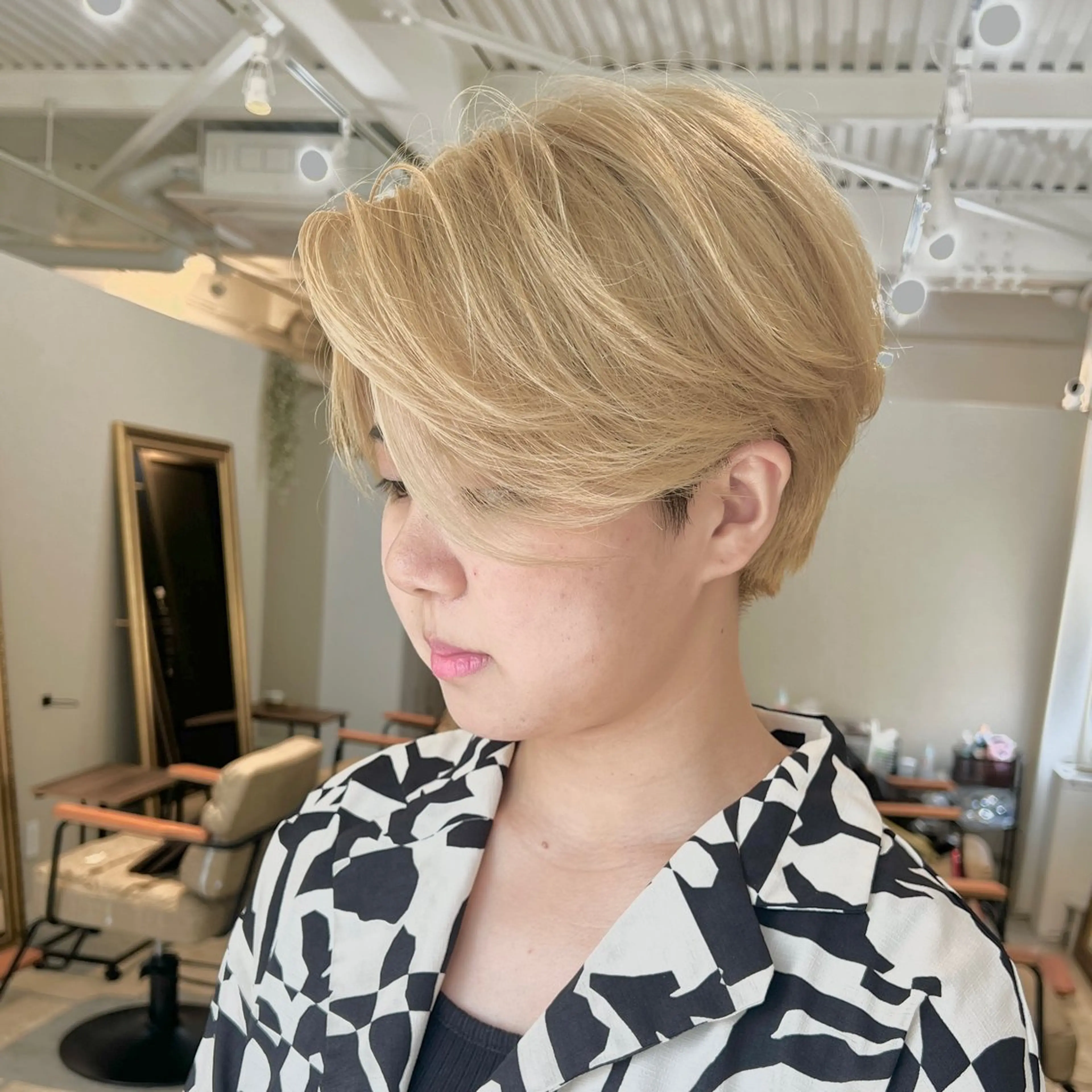 ショート カラー ブリーチ ダブルカラー ハイトーンカラー 髪質改善 カット ヘアカラー トリートメント sherry所属・ミニモ特別価格 💕森口大地のヘアスタイル