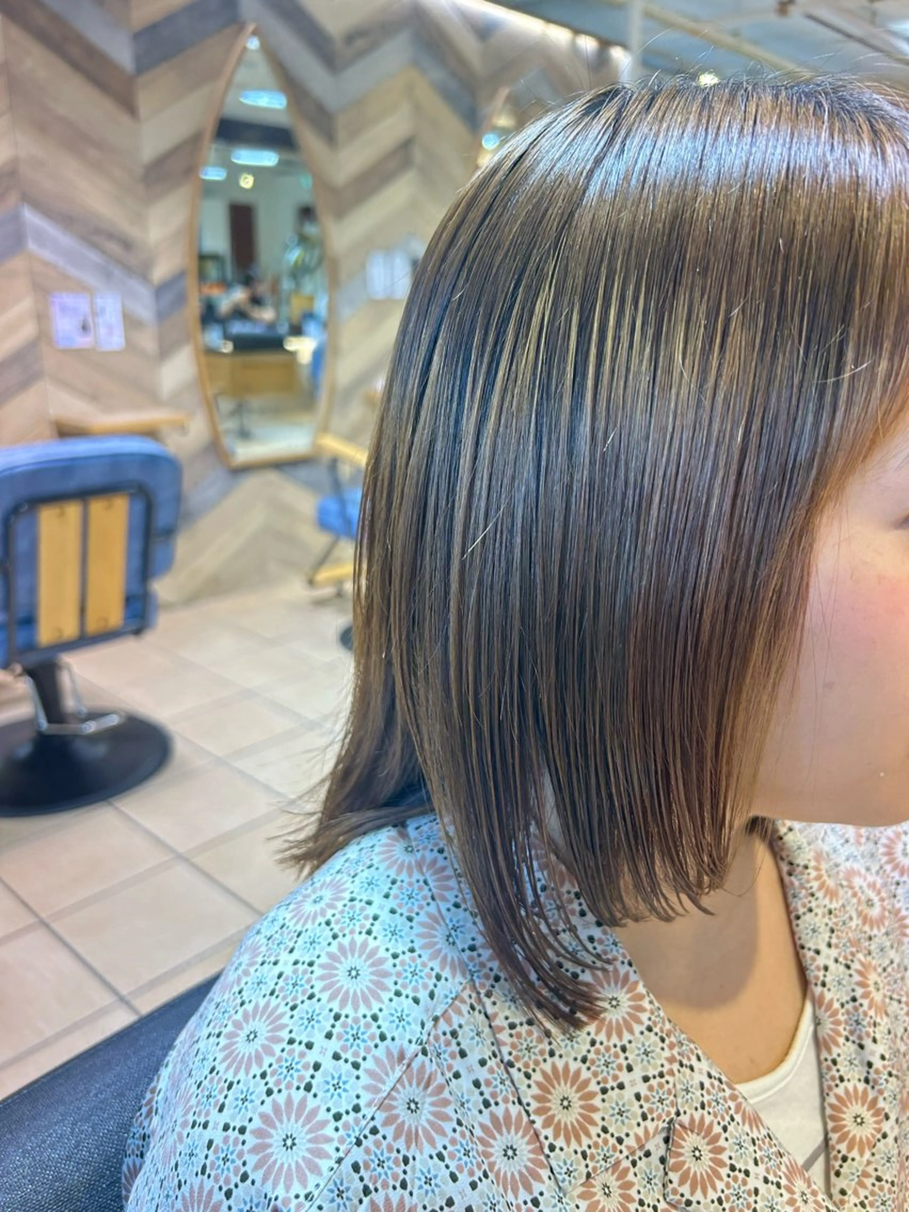ミディアム 顔周りカット レイヤーカット ローレイヤー 宮川 桃英のヘアスタイル