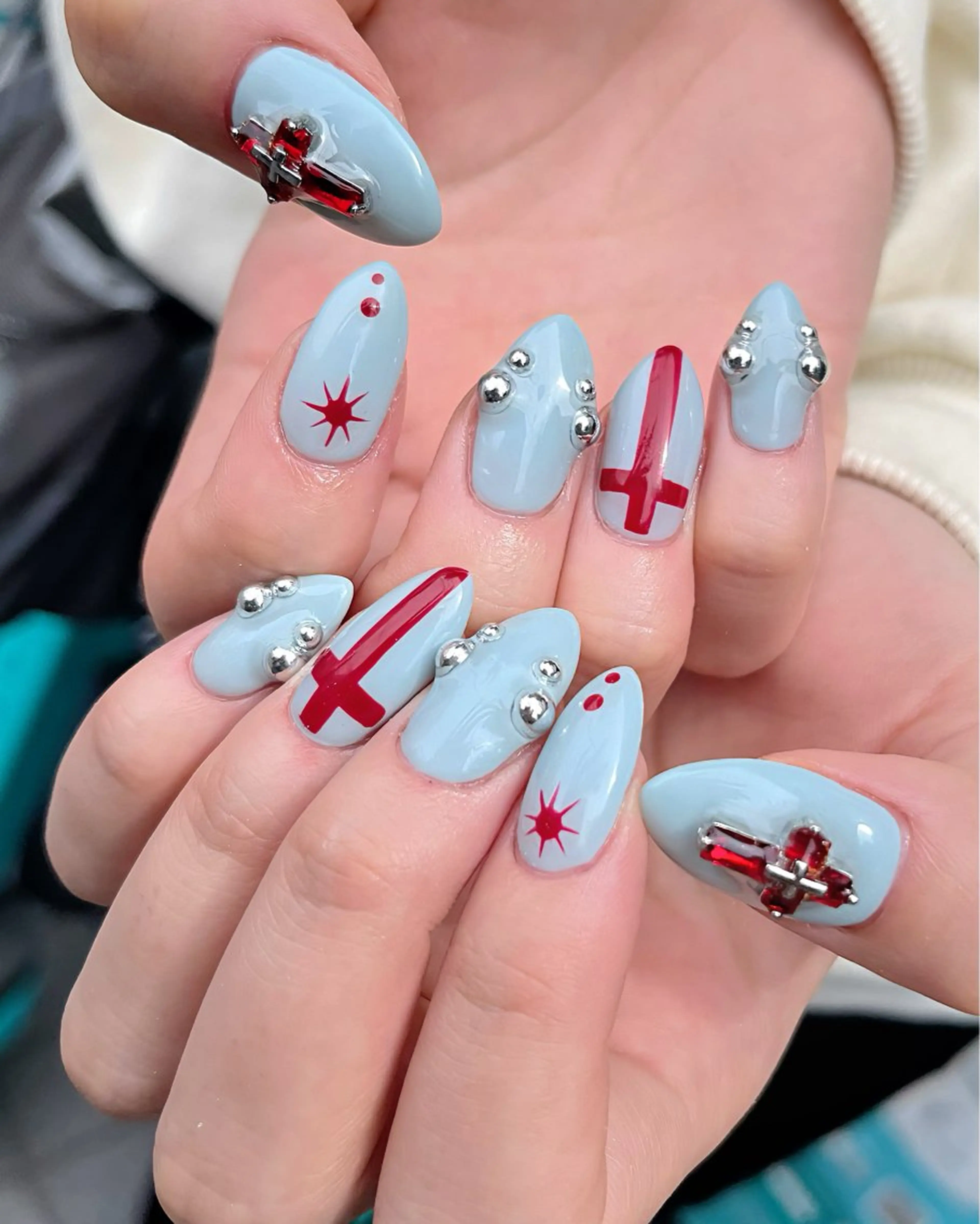 ネイル チークネイル フレンチネイル 水色 赤色 夏ネイル ハンドネイル 🫧OPELIA NAIL渋谷🫧のネイルデザイン