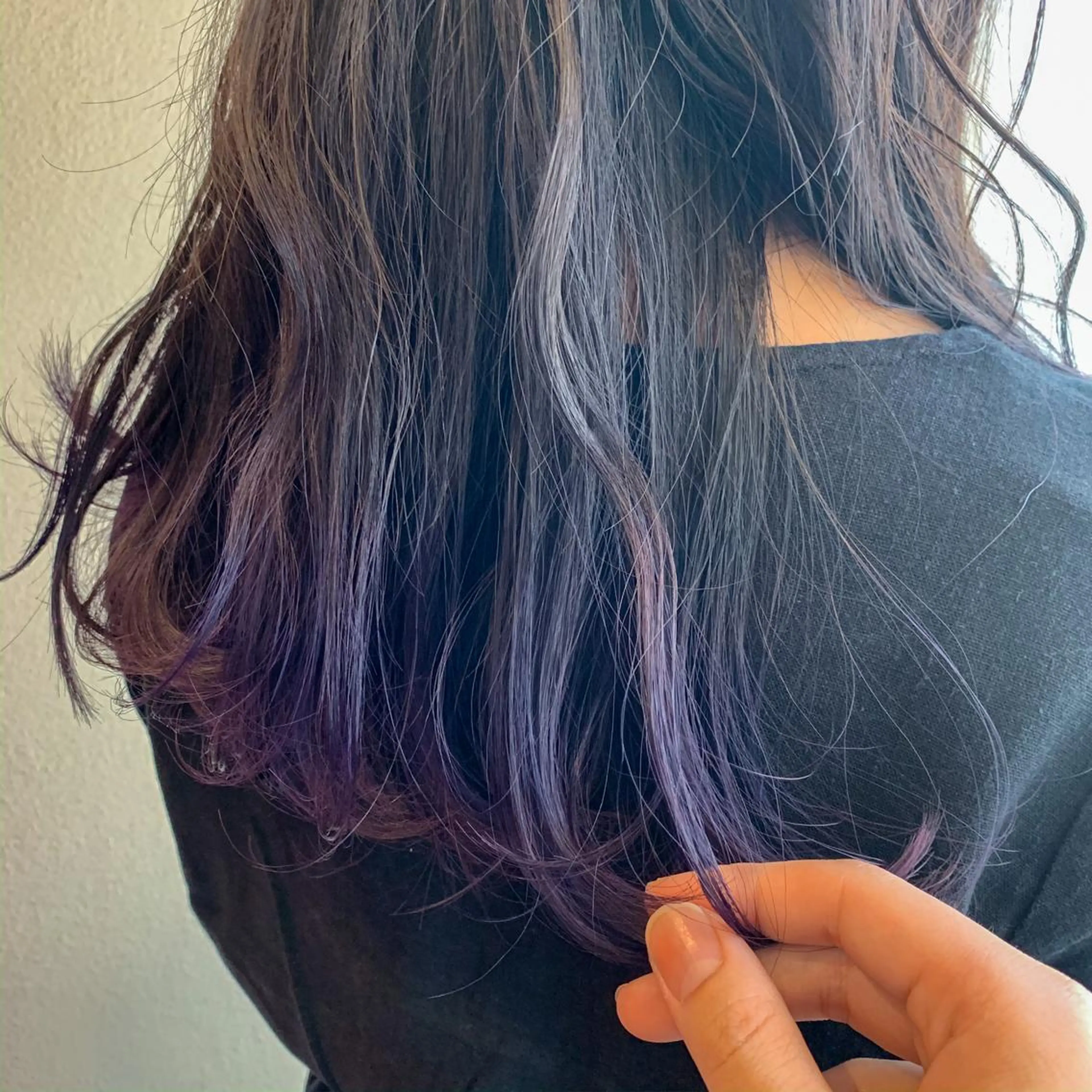 セミロング カラー グラデーションカラー パープルカラー Terve. 杉山 将悟のヘアスタイル