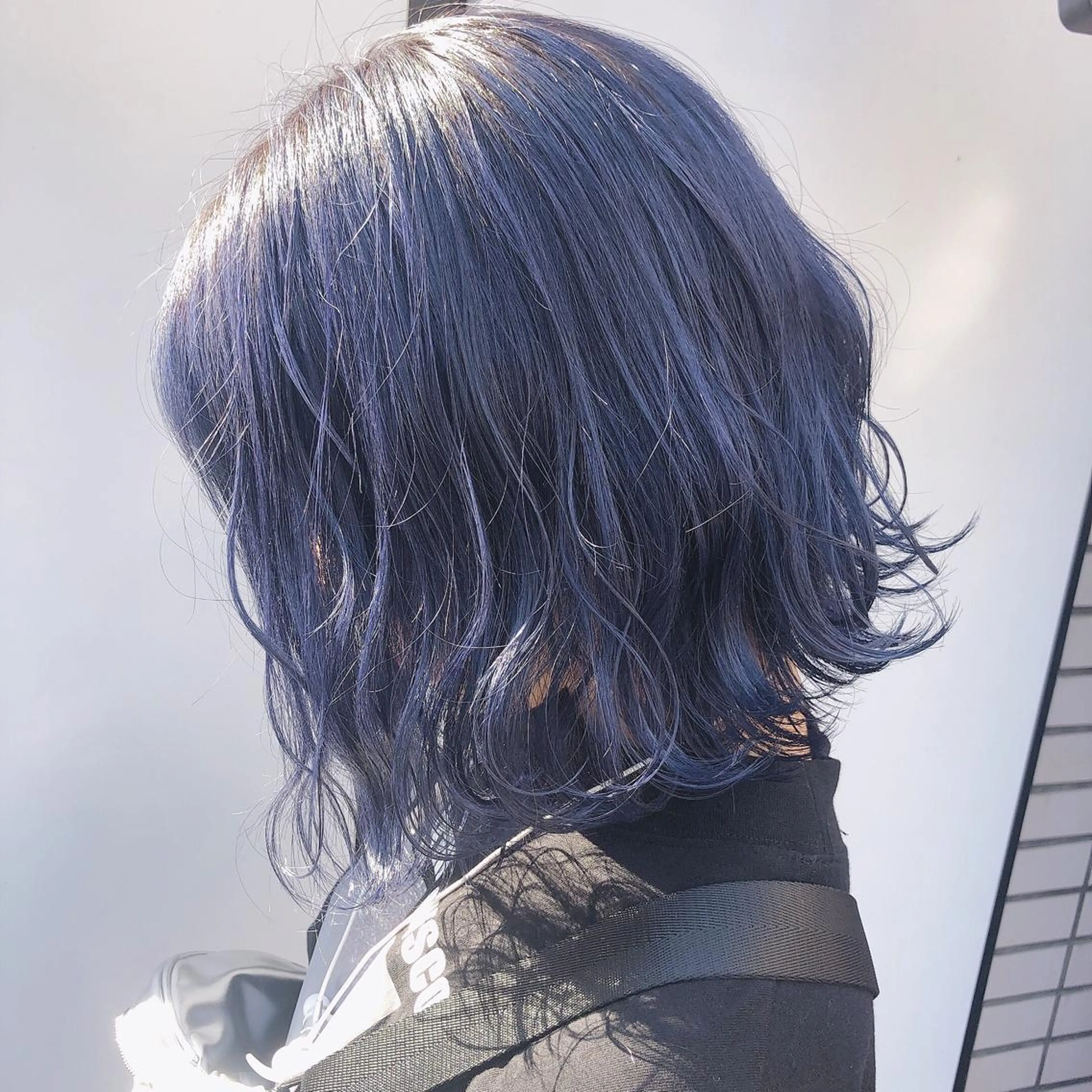 ミディアム カラー ブリーチ ブルーカラー ネイビーカラー 透明感カラー× レイヤーカット✨高梨のヘアスタイル