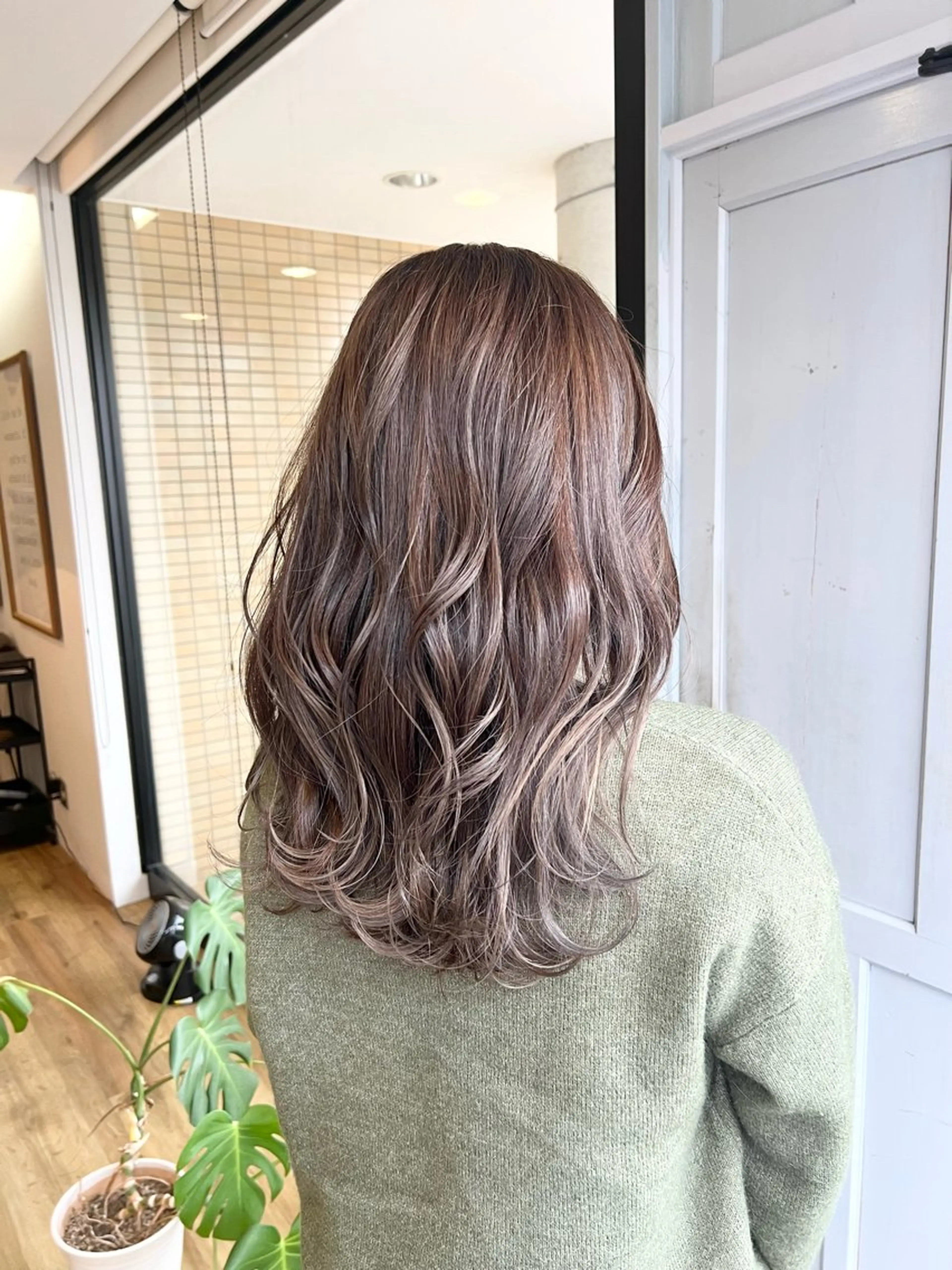 セミロング カラー グレージュ カット ヘアカラー トリートメント 堀 望美のヘアスタイル