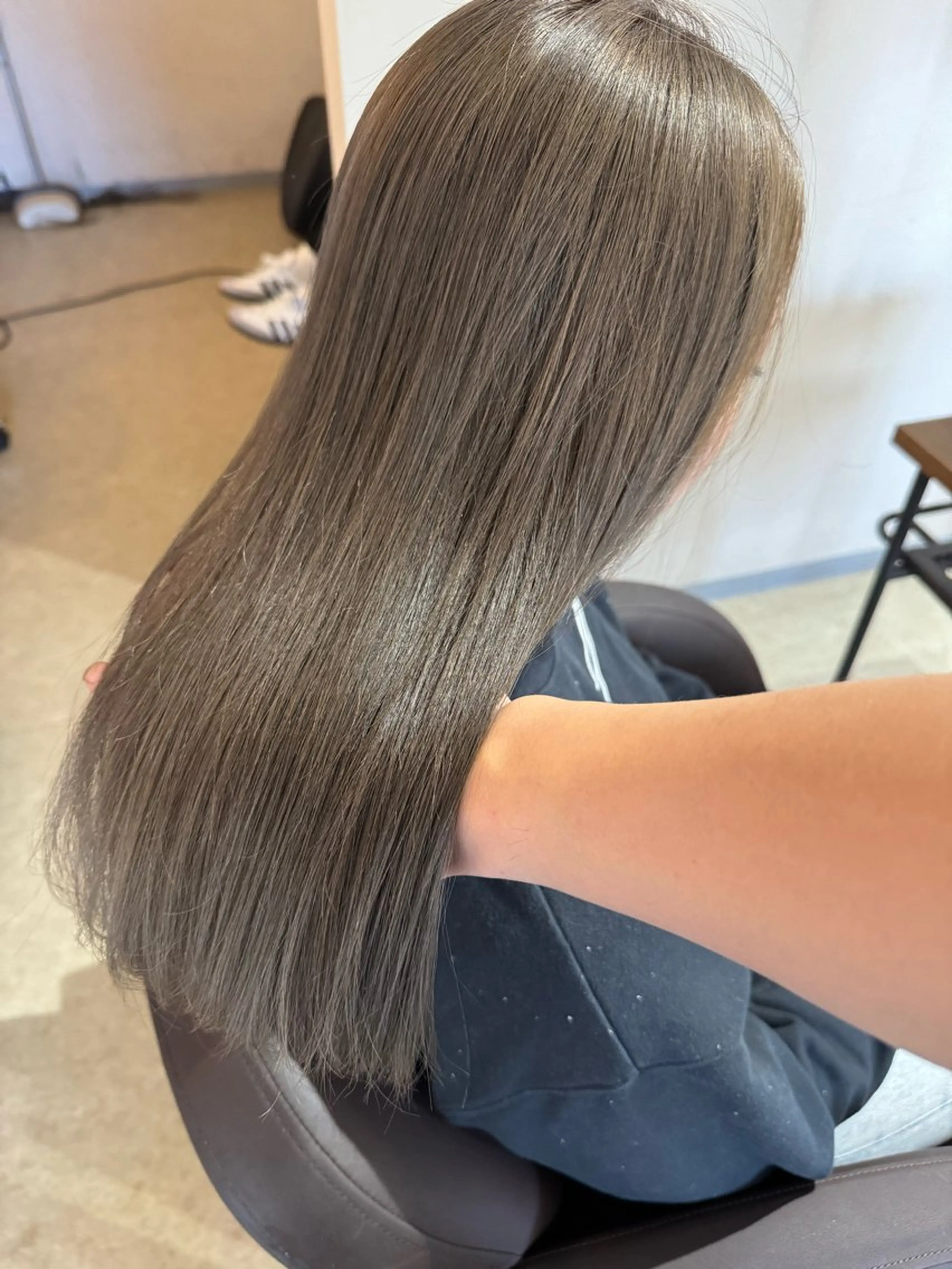 ミディアム ボブ 韓国風ヘア レイヤーカット 縮毛矯正 ✨艶ブリーチカラー✨ ✨艶髪ストレート✨のヘアスタイル