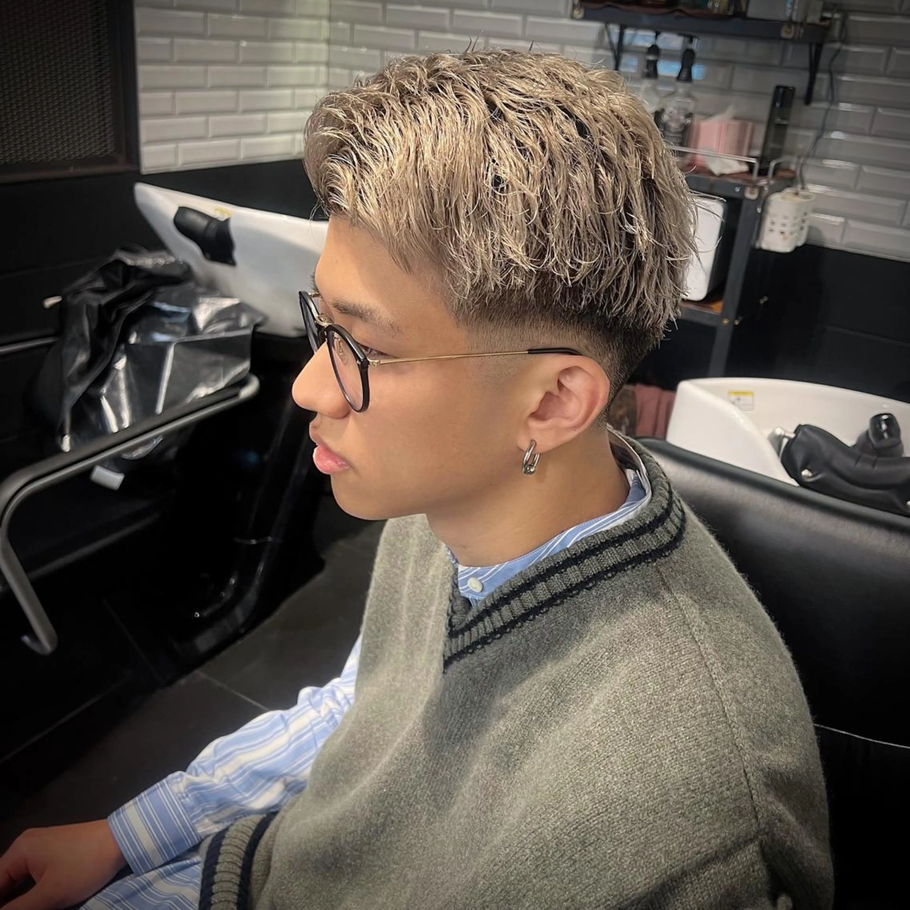 ショート カラー パーマ メンズ フェードカット ベージュカラー ミルクティーベージュ カット ヘアカラー トリートメント メンズ特化/パーマ/ ハイライト/竜成のヘアスタイル
