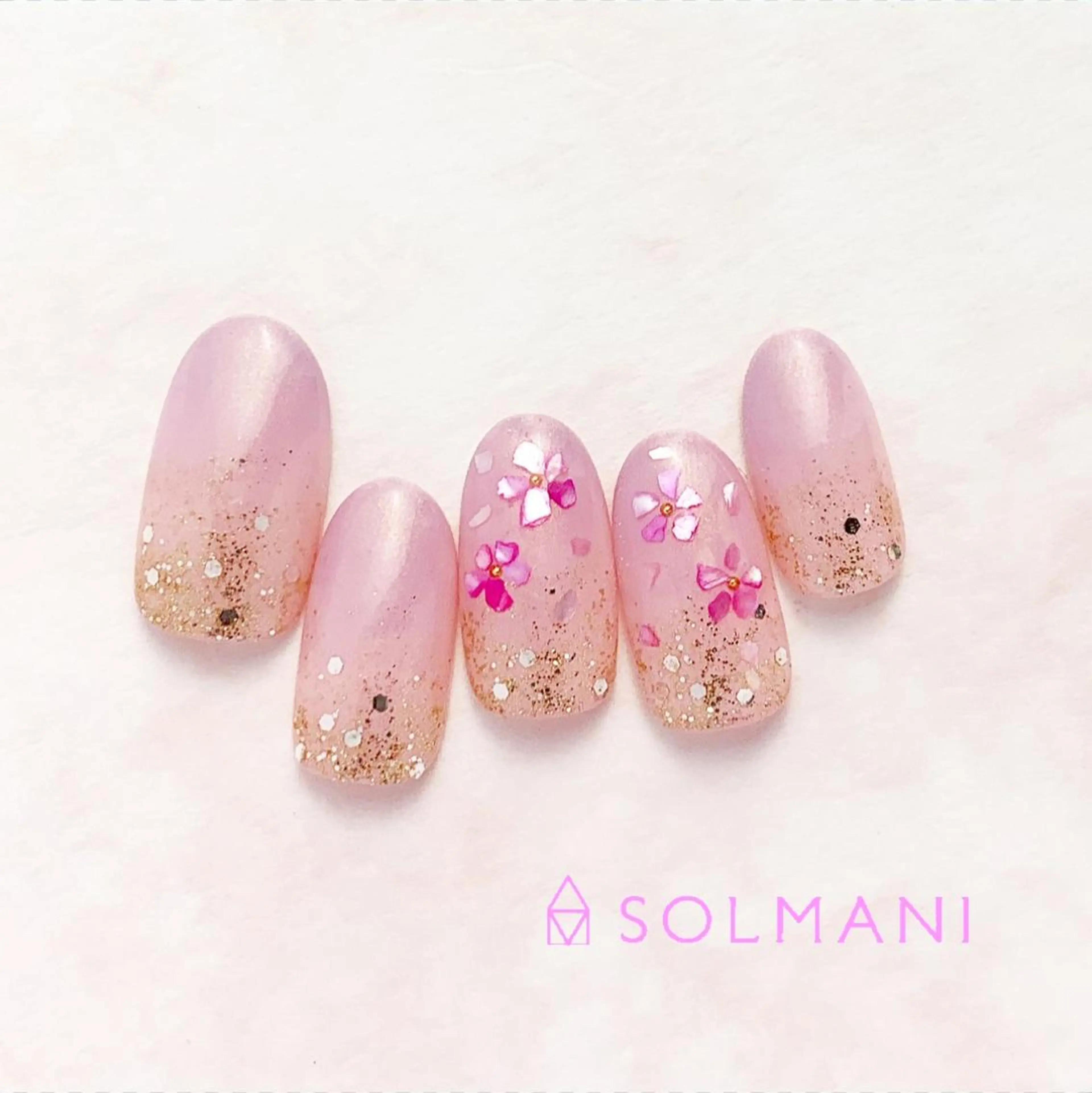 ネイル フラワーネイル SOLMANI 予約担当のネイルデザイン