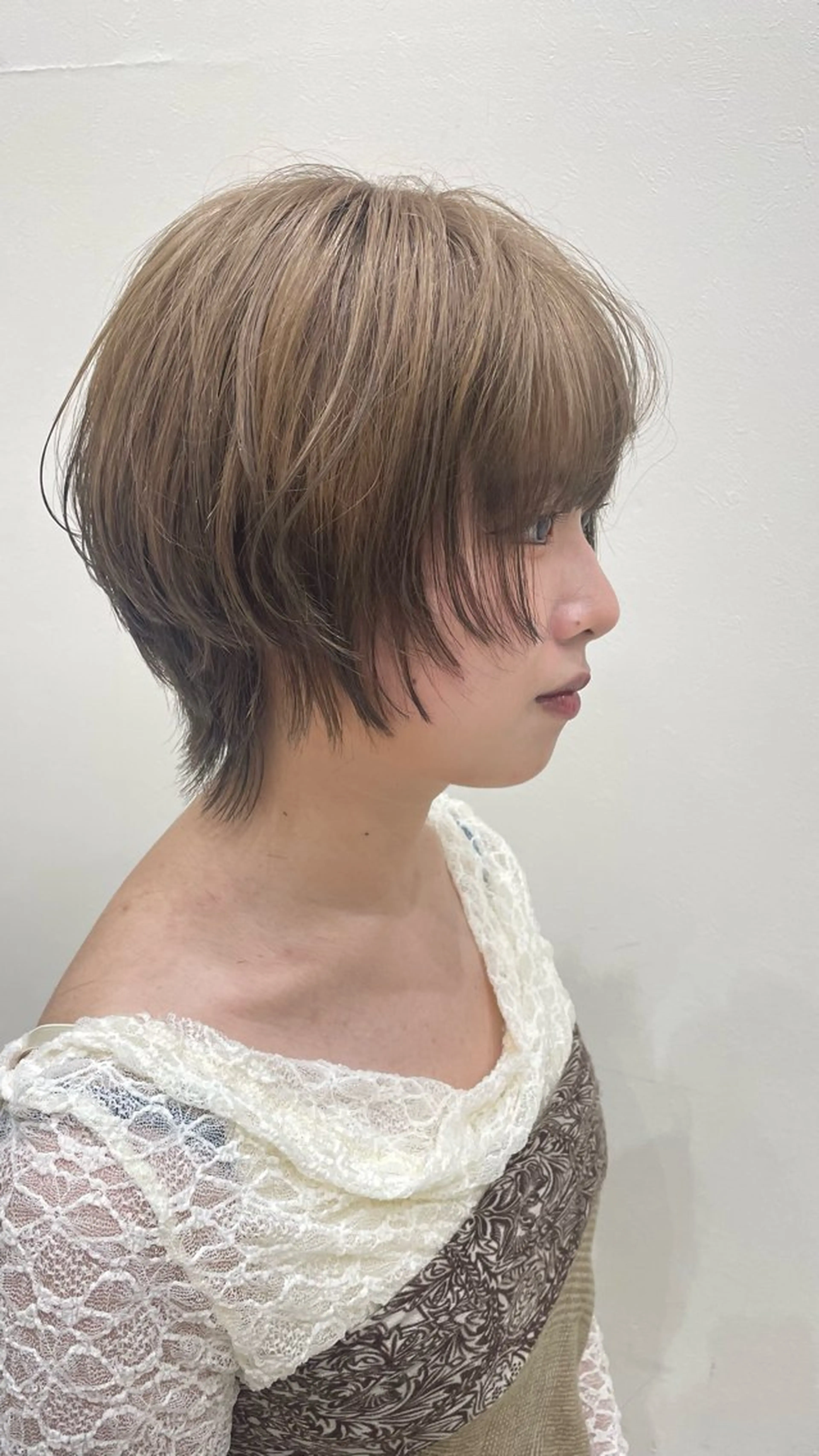 ショート カラー ベージュカラー ブラウンカラー { door } Kawasakiのヘアスタイル