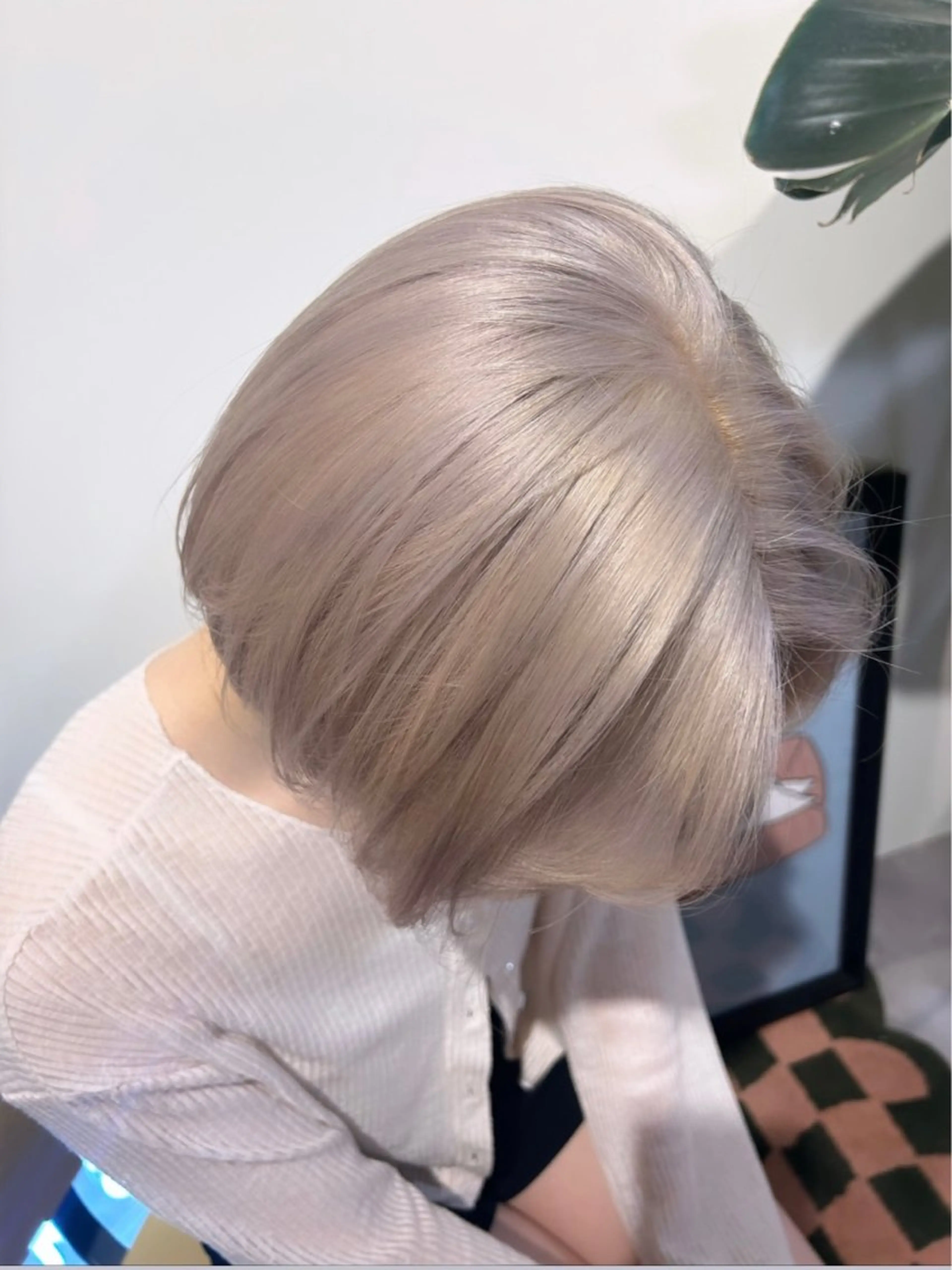 カラー ブリーチ ブロンド ホワイトブロンド ヘアカラー 若月 あやかのヘアスタイル