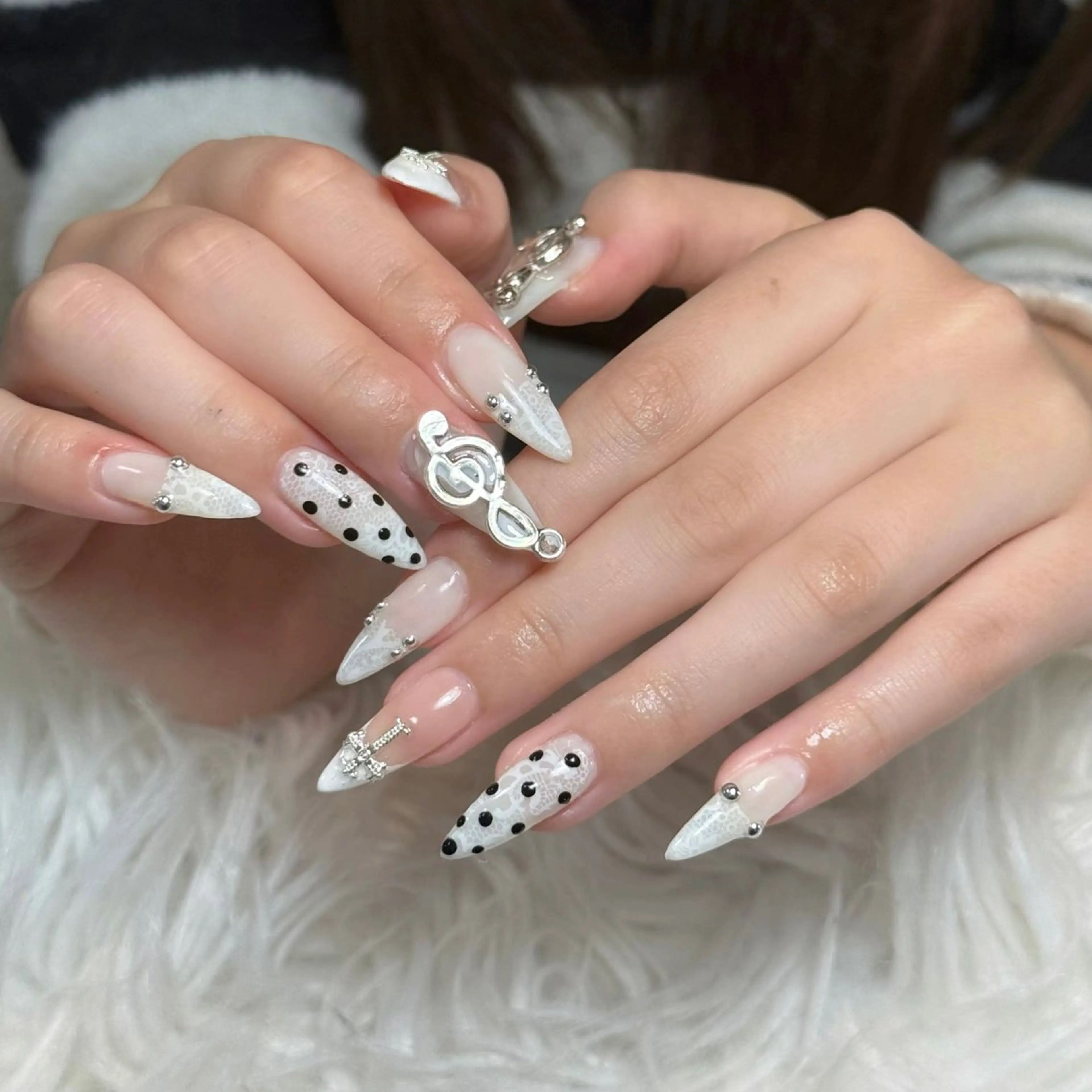 ネイル オーロラネイル ボルドー ブラウン 氷ネイル・うるうるネイル キラキラネイル ハンドネイル Julli NailStudioのネイルデザイン