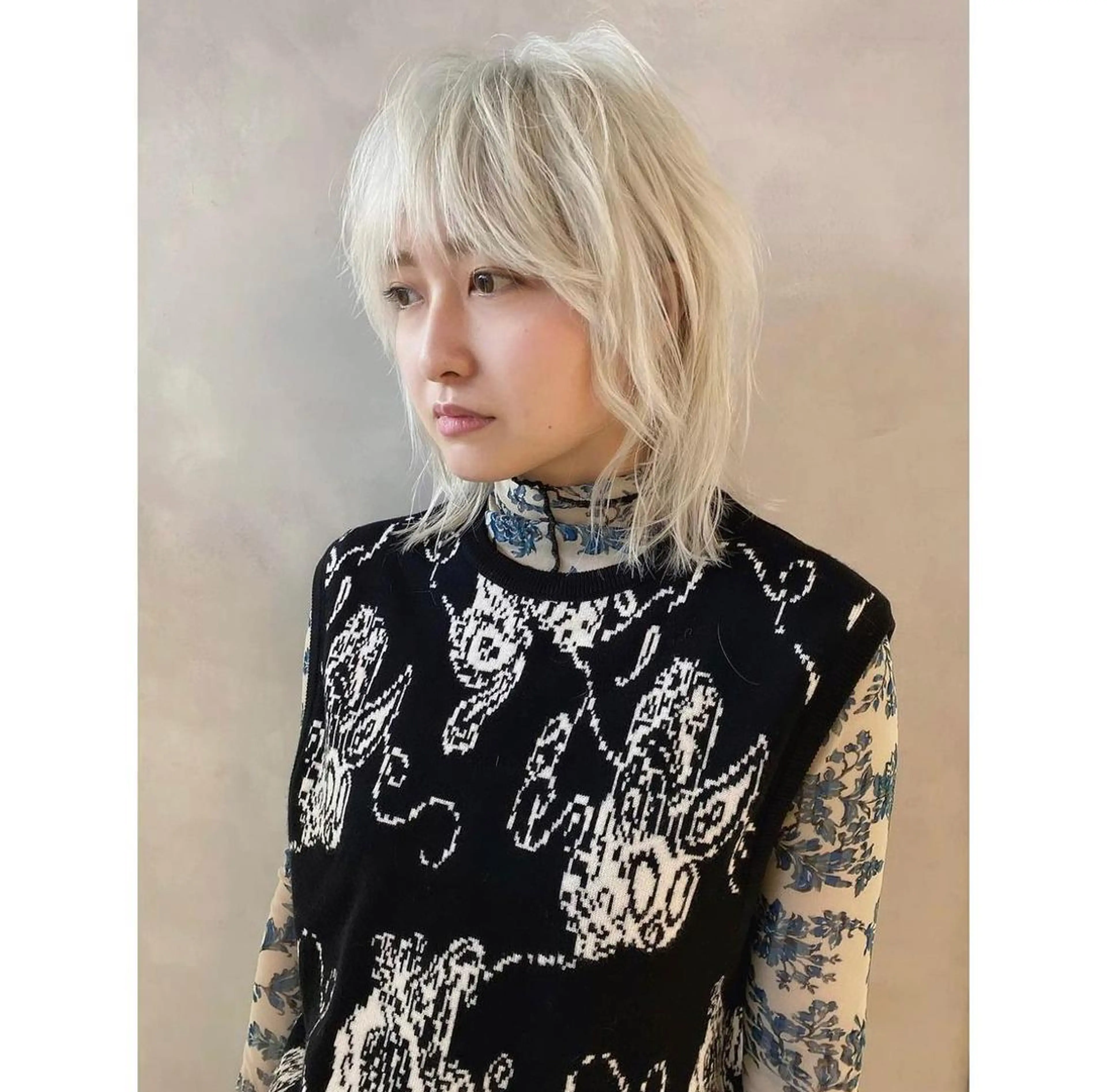 ミディアム カラー ヘアアレンジ ブロンド ホワイトブロンド ウルフカット 【姫カット】 ナカムラコウキのヘアスタイル