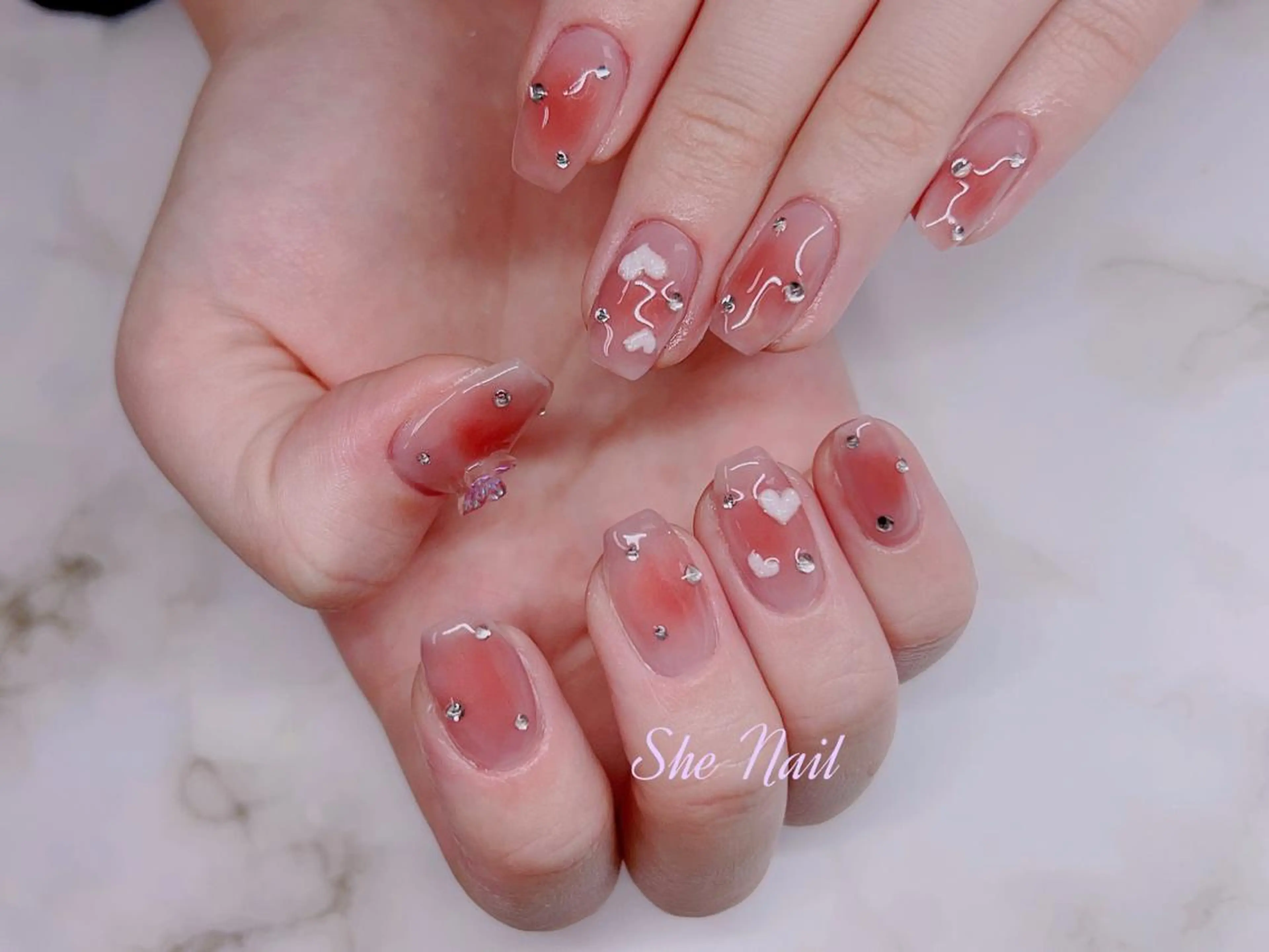ネイル チークネイル ワンホンネイル ハンドネイル She   Nail所属・ISA_ BELLAのネイルデザイン