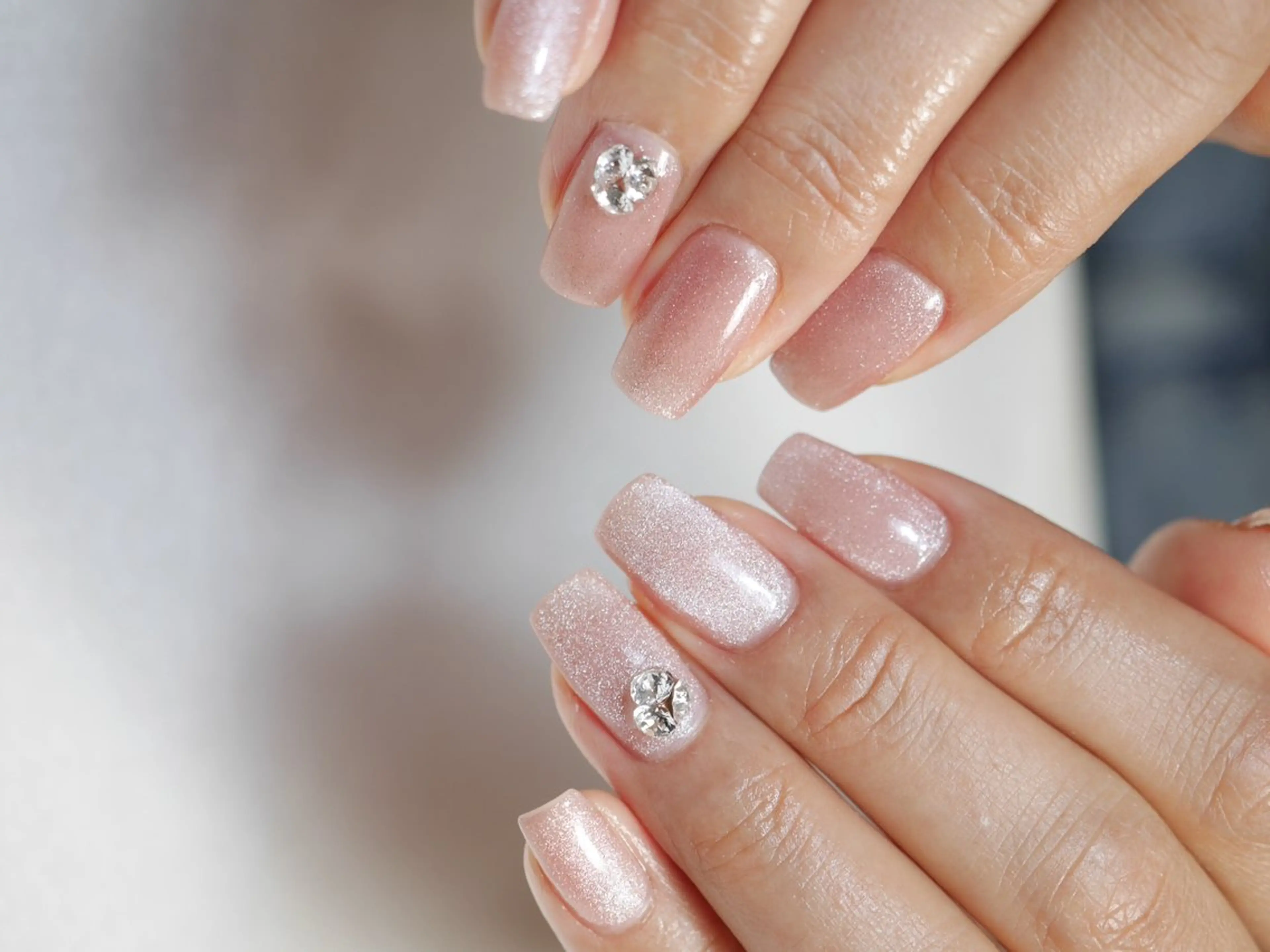 ネイル マグネットネイル ピンク ストーンネイル Nail Salon .Lalahのネイルデザイン