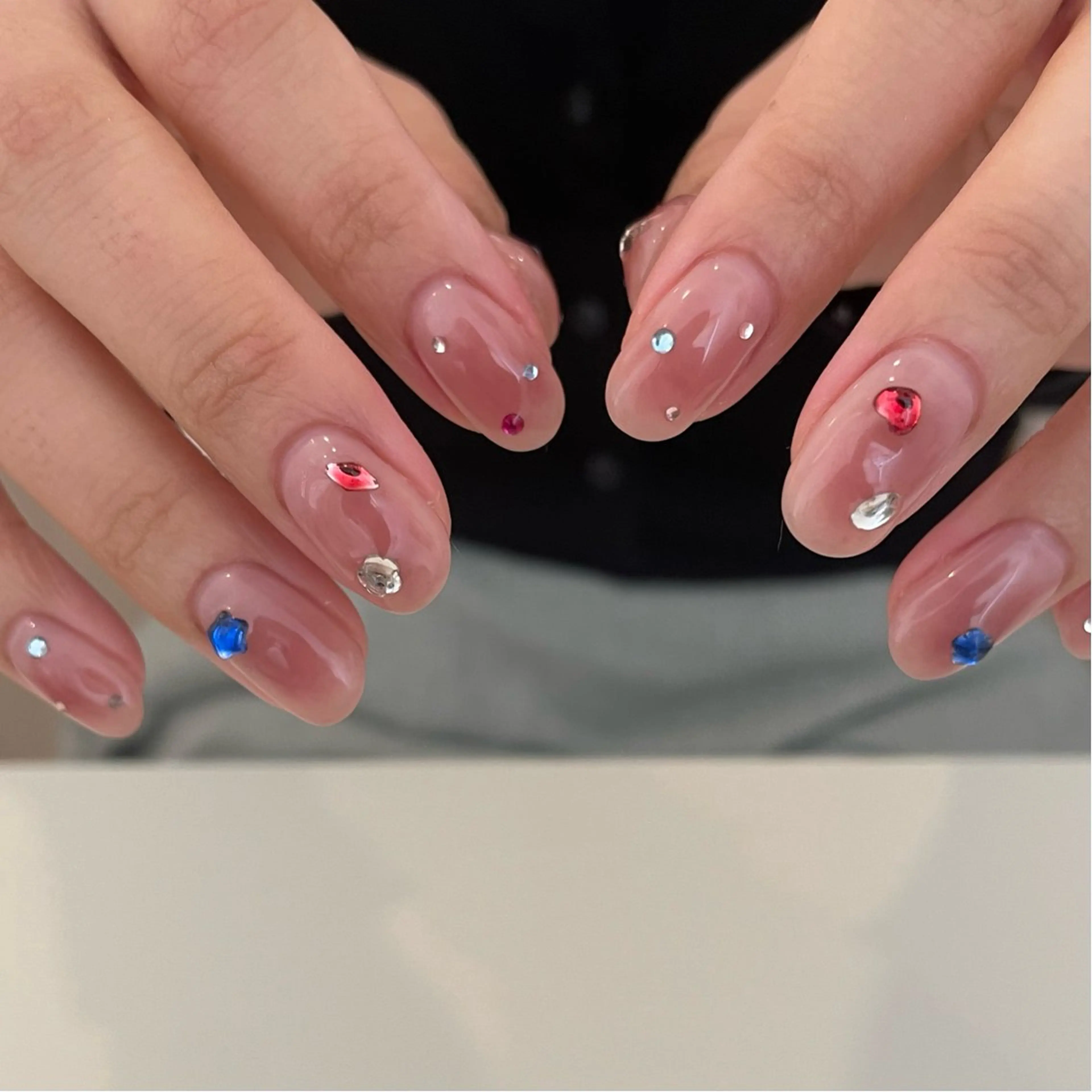 ネイル キラキラネイル ストーンネイル ハンドネイル roof nailのネイルデザイン