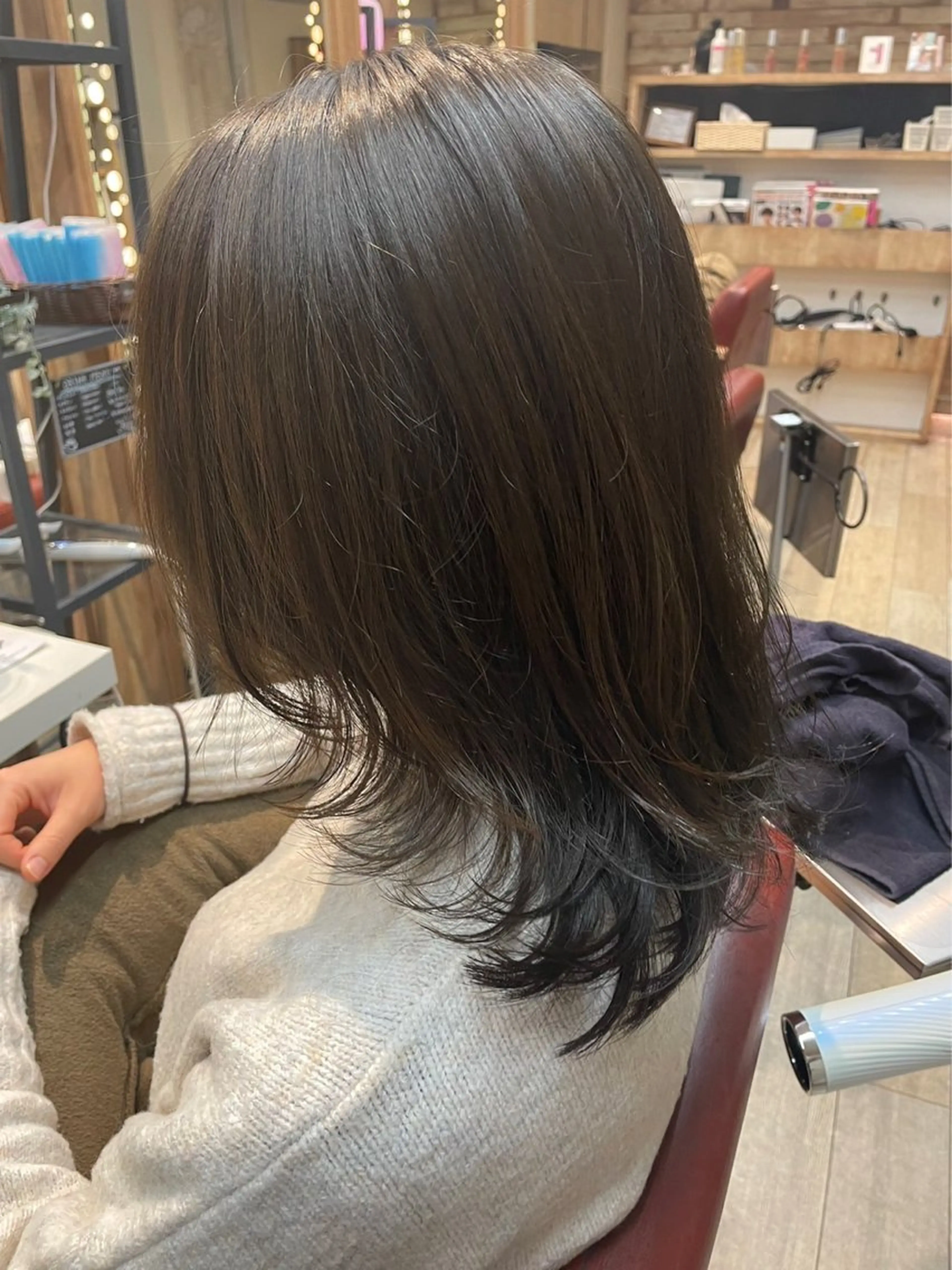 ミディアム カラー オリーブカラー レイヤーカット ✨横須賀髪質改善✨️ 加藤 百音のヘアスタイル