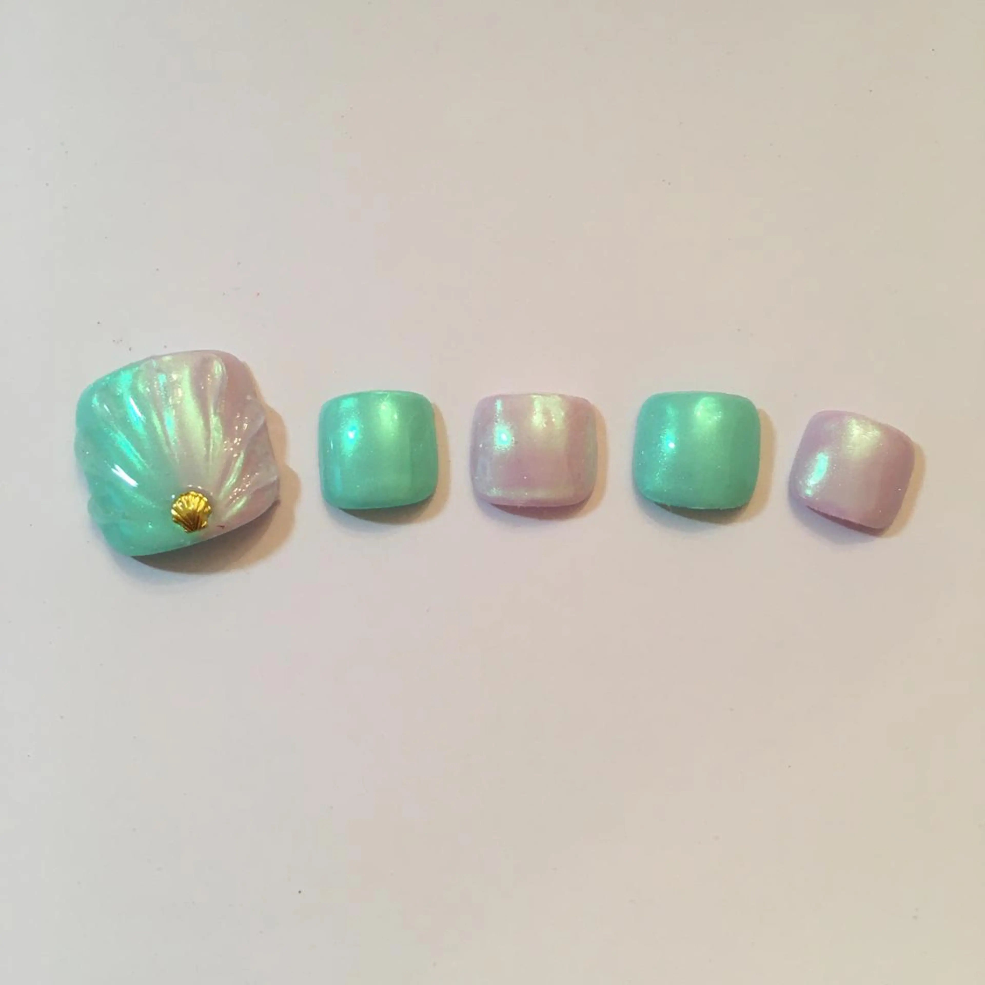 ネイル オーロラネイル フットネイル キラキラネイル ミラーネイル ネイルサロン ショコラのネイルデザイン