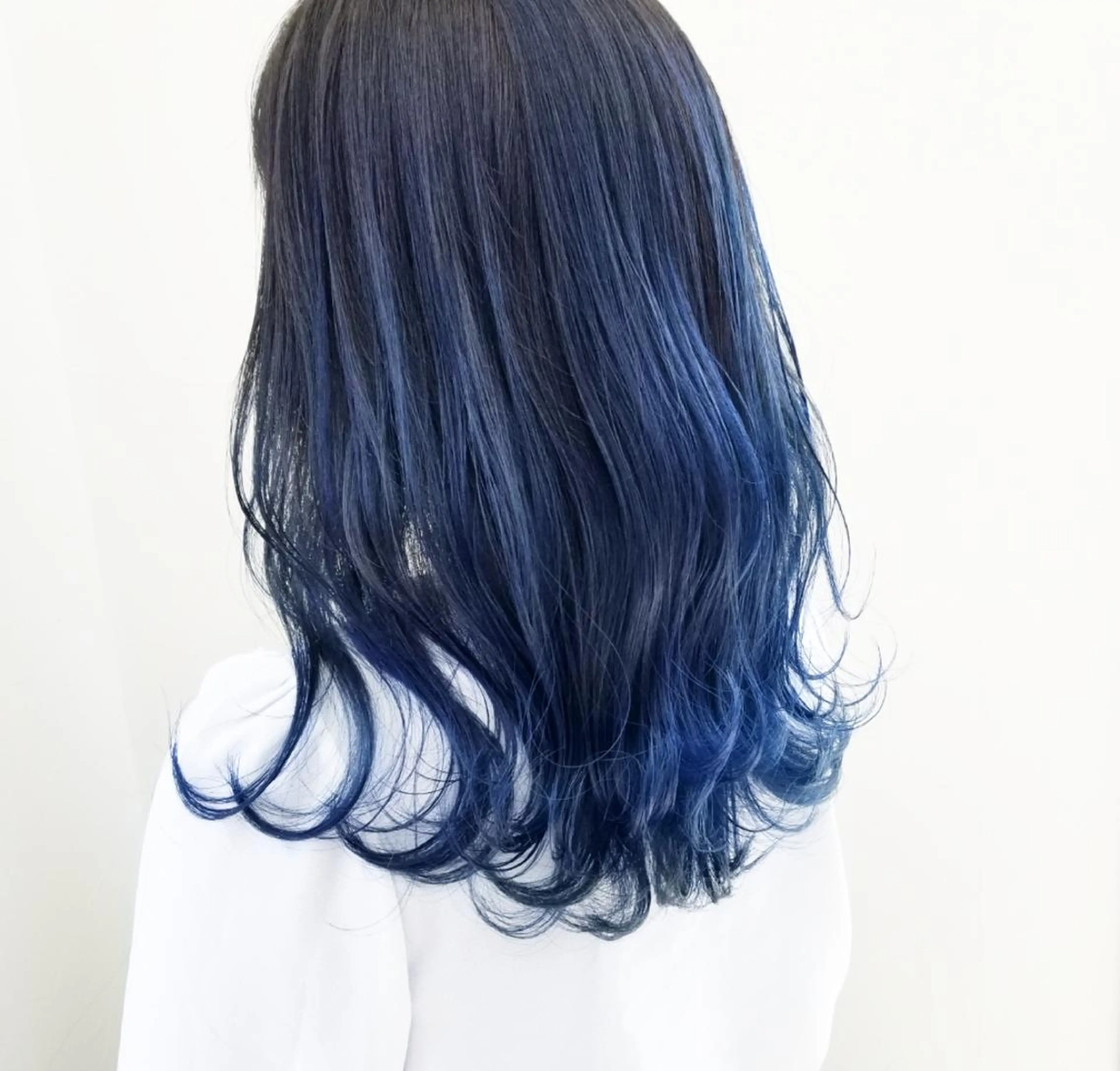 セミロング カラー ブルーカラー グラデーションカラー レイヤーカット/ ウルフカット/大橋 のヘアスタイル