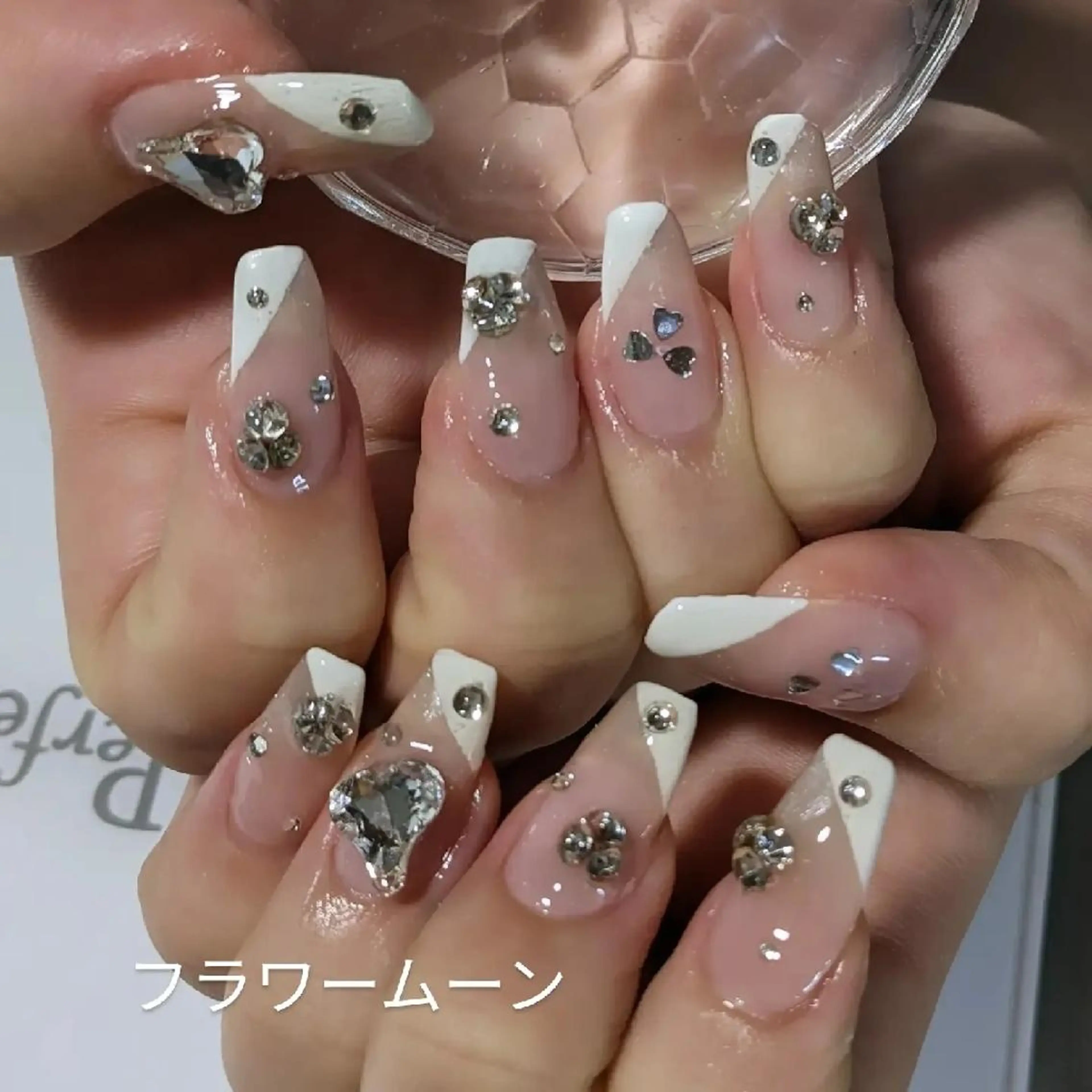 ネイル フレンチネイル ハート フラワー ムーンのネイルデザイン