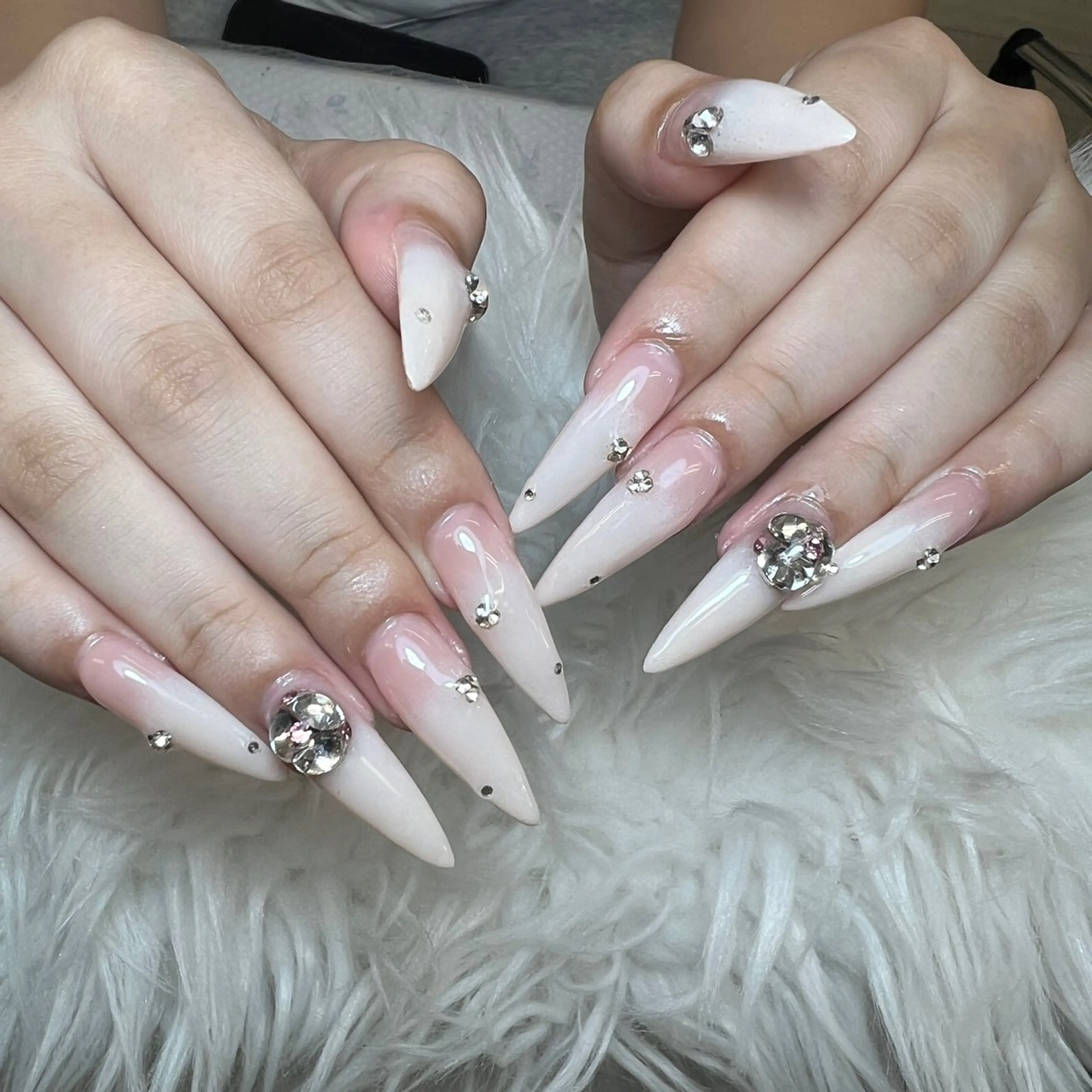 ネイル アートネイル オーロラネイル チークネイル 長さ出し フットネイル Noiranail_ studio川越西口のネイルデザイン