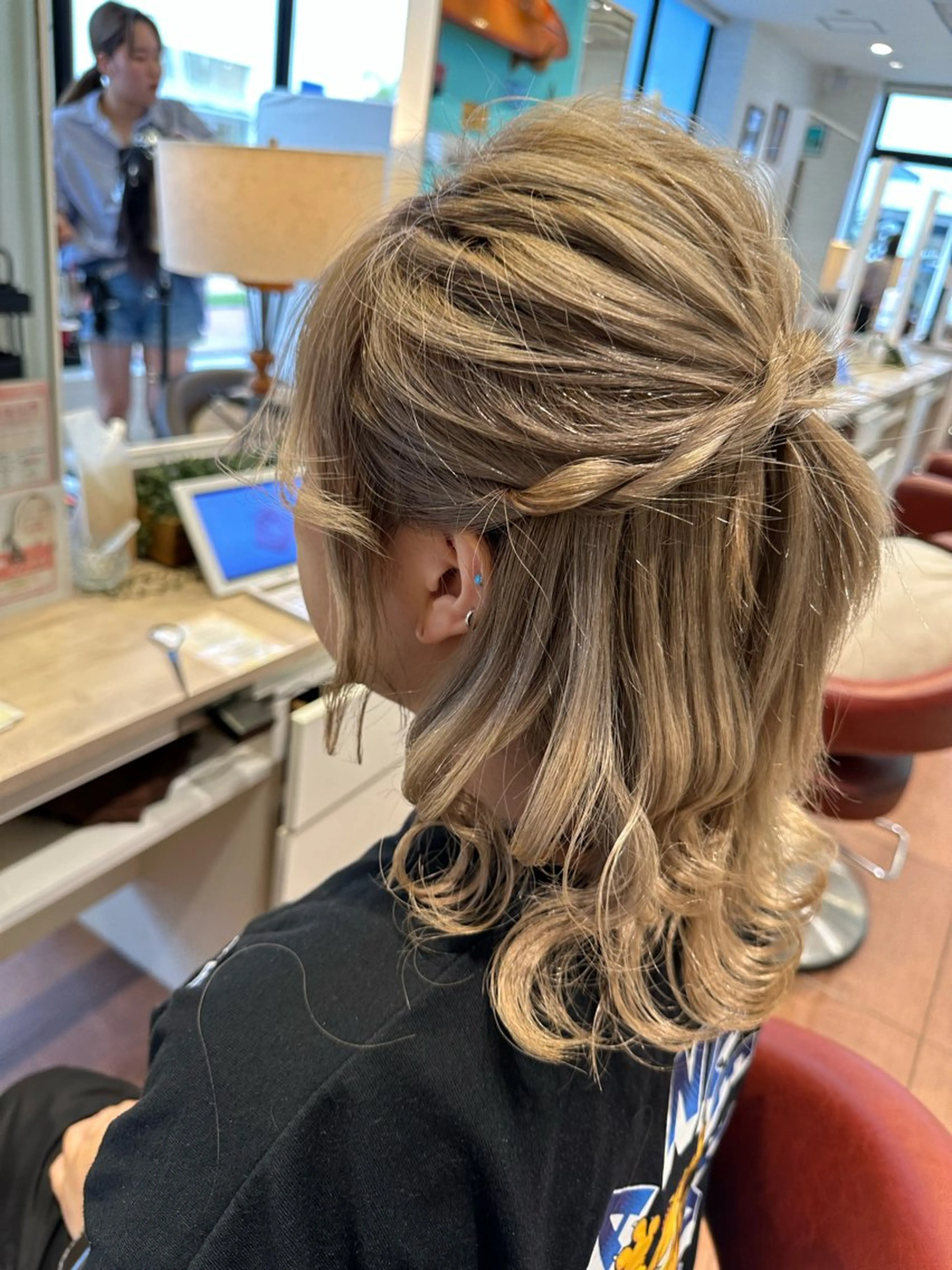 カラー ヘアアレンジ 西方 歩乃佳のヘアスタイル