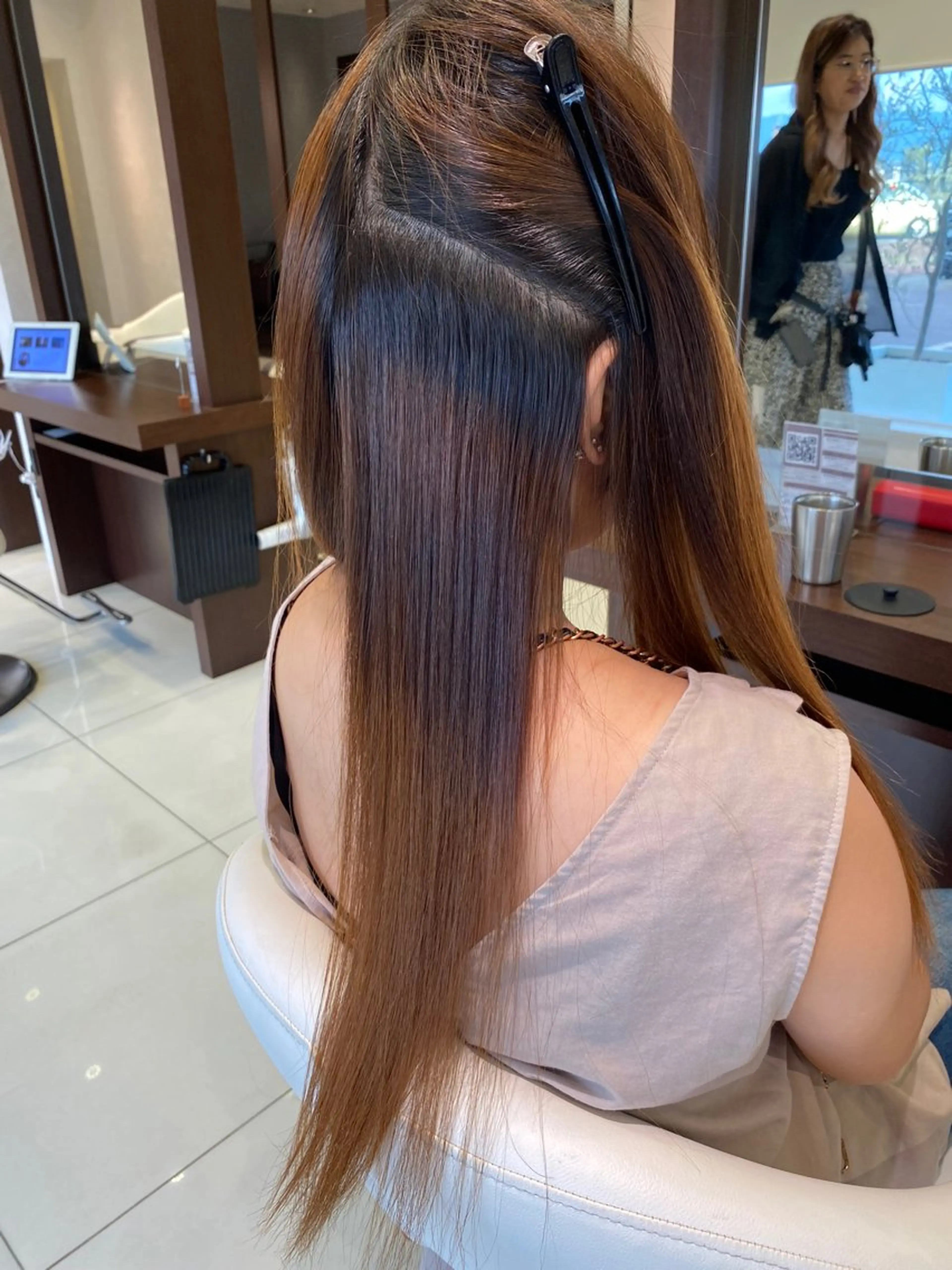 ロング 他店で断られた方歓迎 ブリーチ縮毛矯正のヘアスタイル