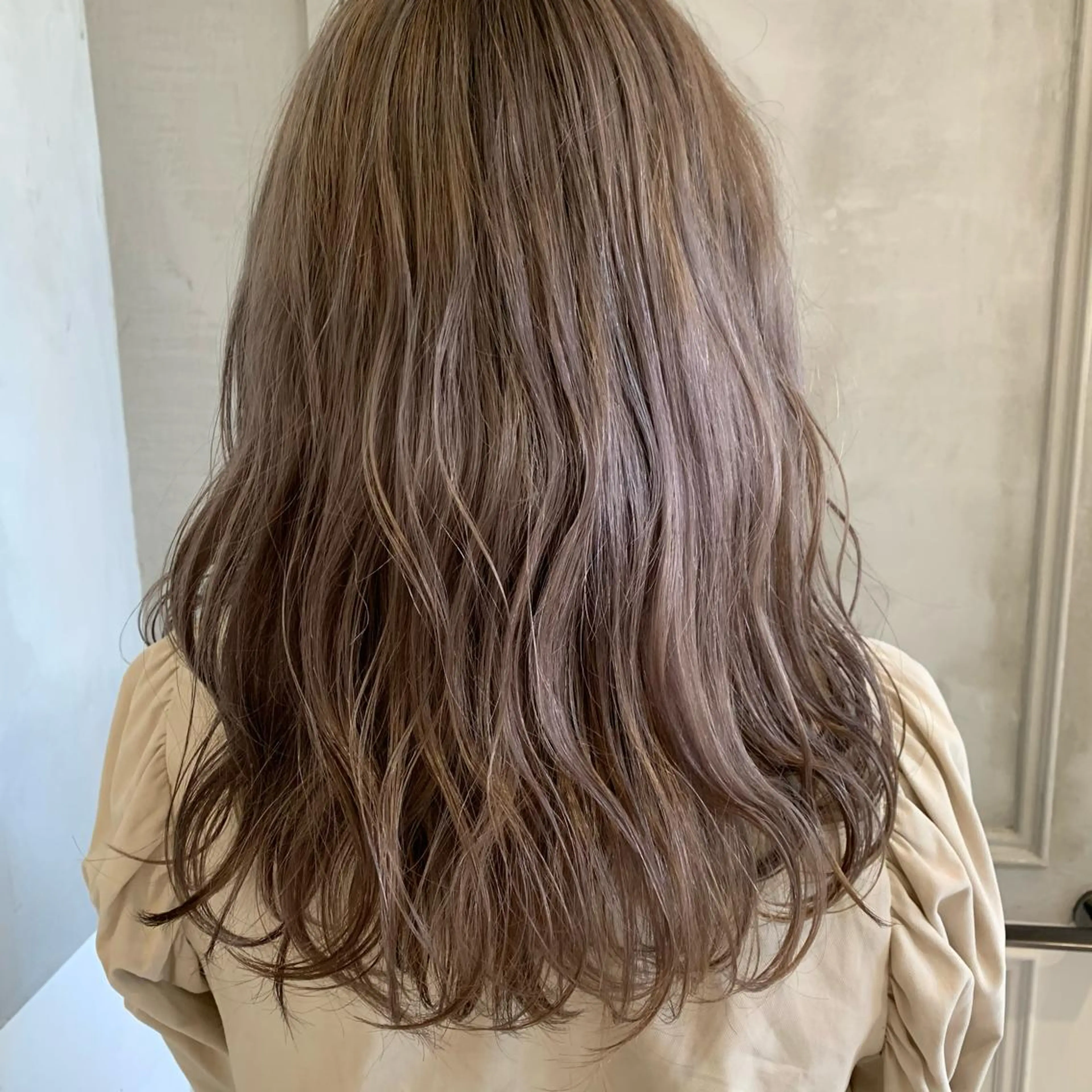 セミロング 透明感ブリーチ カラー✨有坂映哉のヘアスタイル