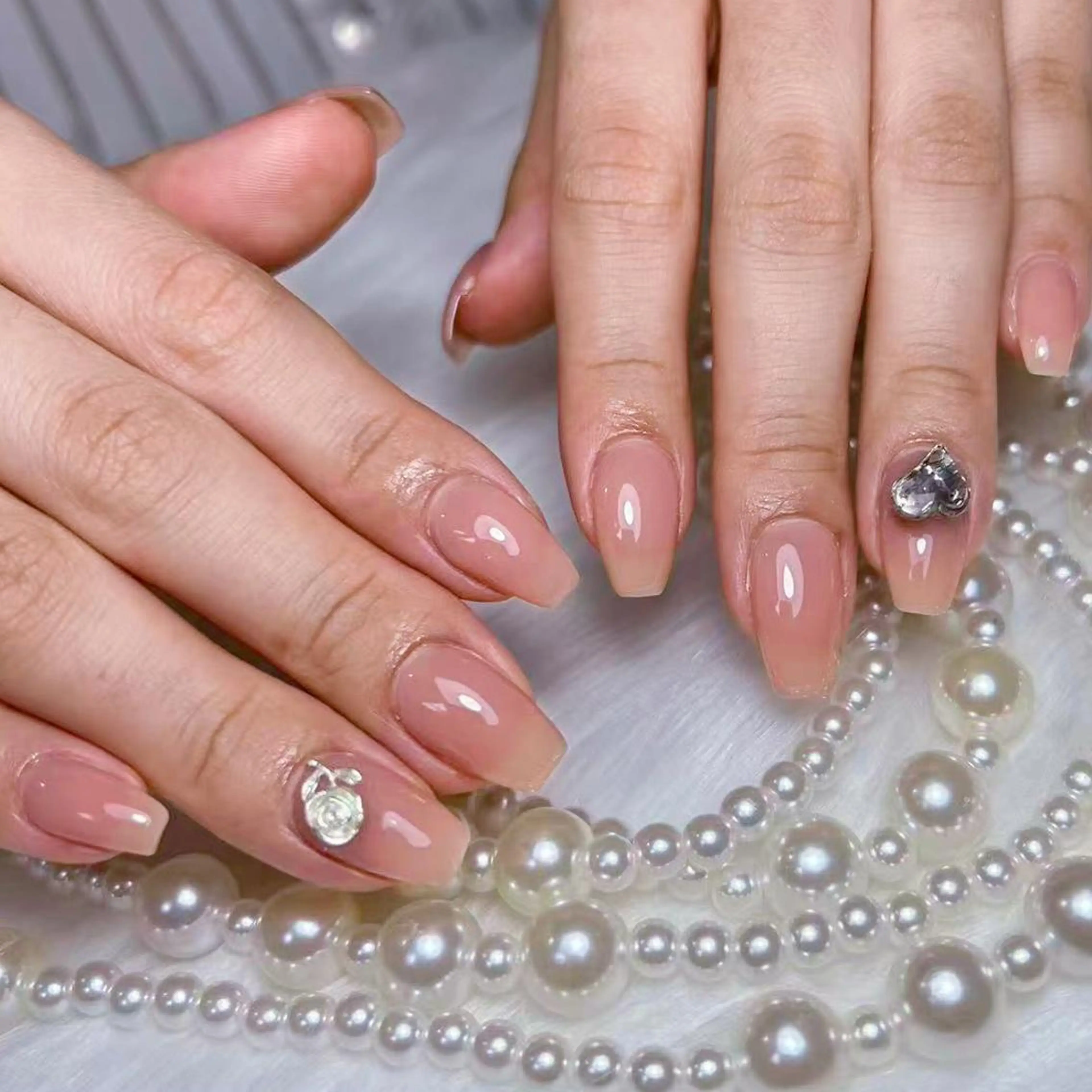 ネイル アートネイル オーロラネイル ガーリー キラキラネイル 韓国ネイル Nail Monsterのネイルデザイン