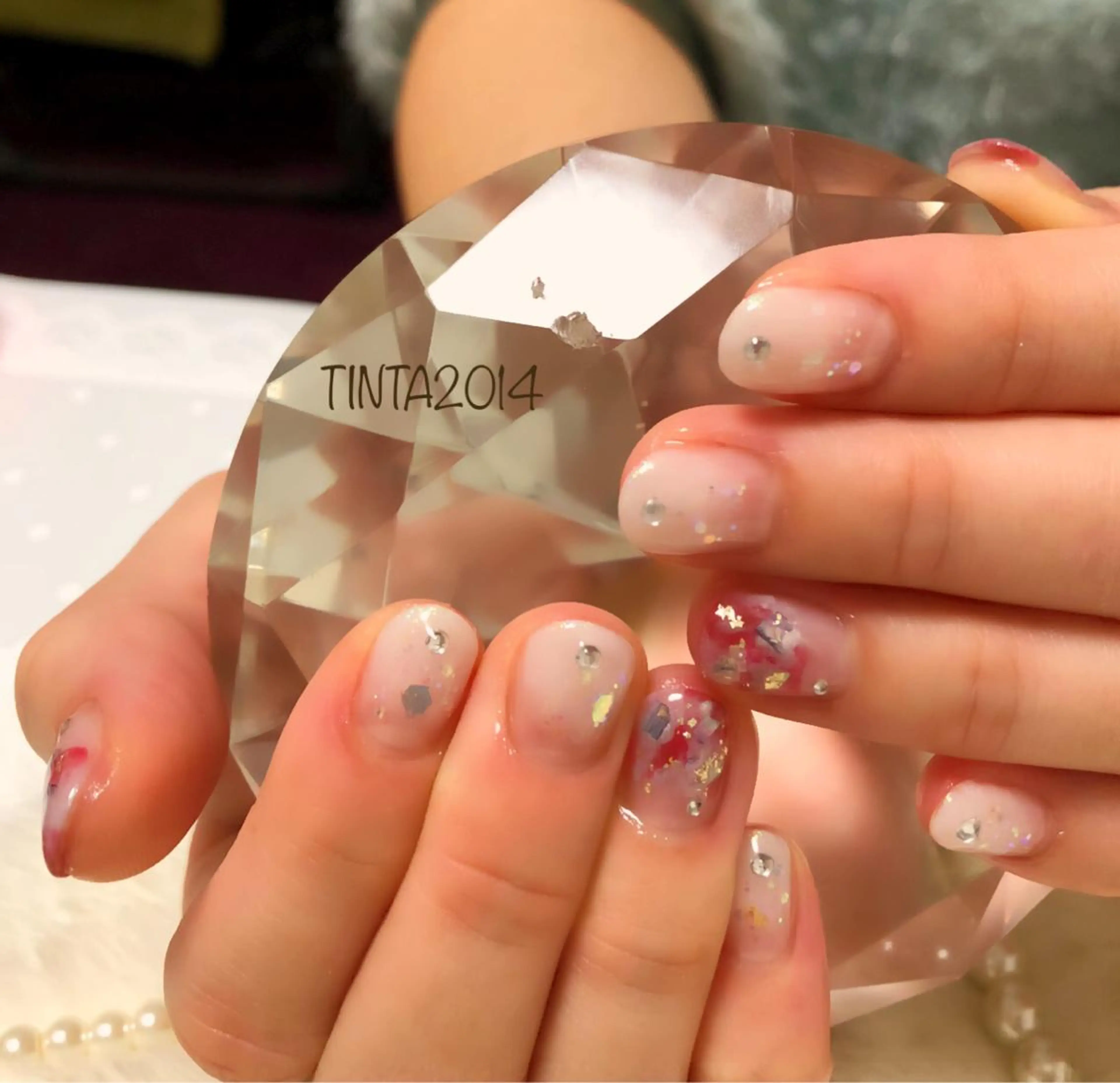 ネイル グラデーション ラメ(グリッター) ニュアンスネイル ホワイト ネイルサロン ティンタ所属・馬場 典子のネイルデザイン