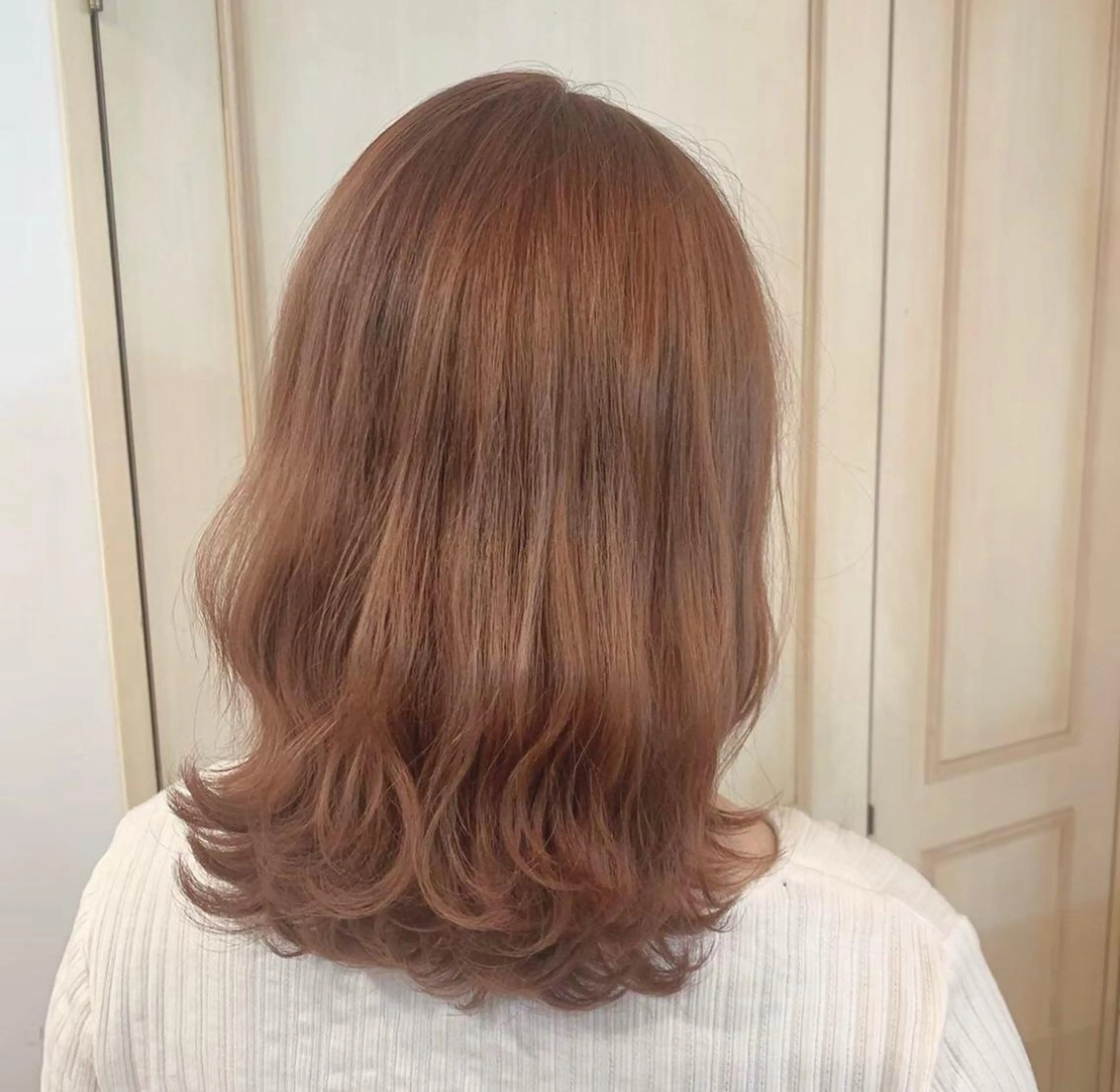 セミロング カラー ヘアアレンジ 海外レイヤー鯉渕 【海外風メンズも◎】のヘアスタイル